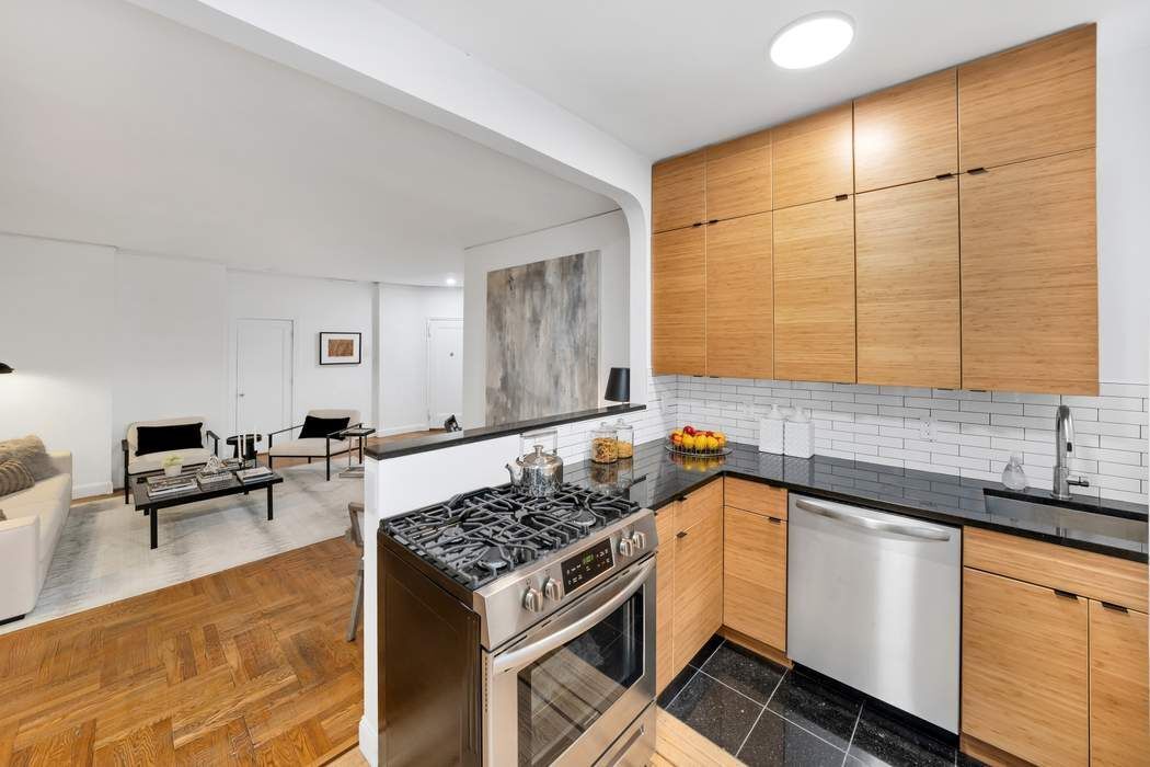 25 Minetta Lane 1JK Greenwich Village New York NY 10012