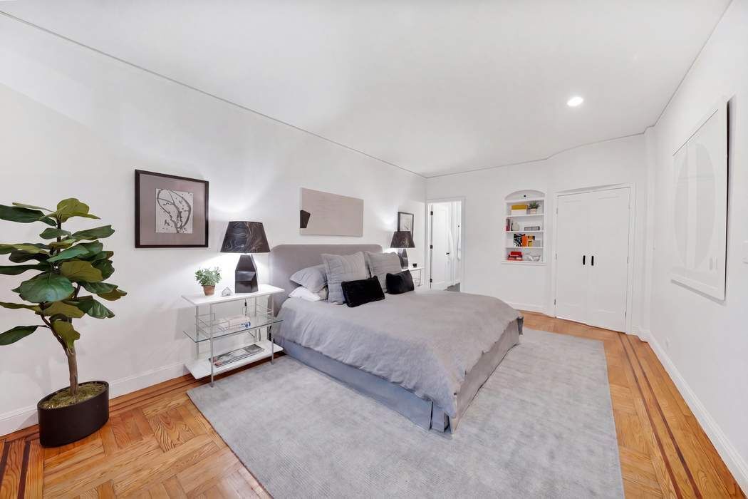 25 Minetta Lane 1JK Greenwich Village New York NY 10012