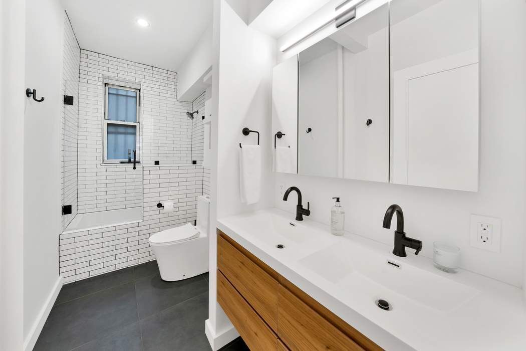 25 Minetta Lane 1JK Greenwich Village New York NY 10012