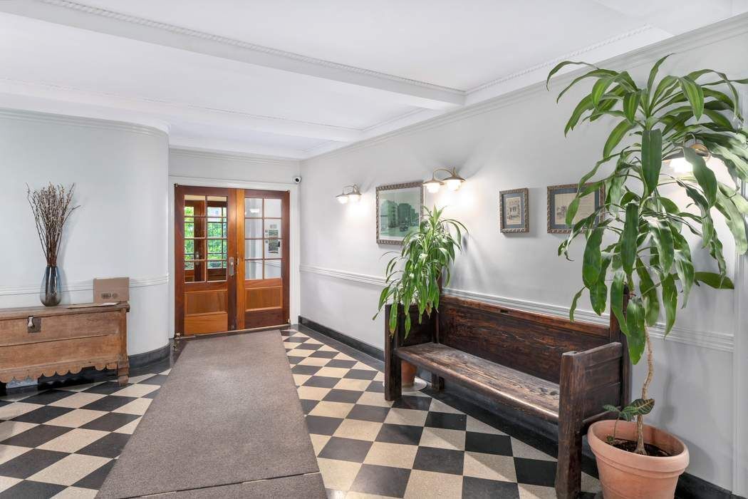 25 Minetta Lane 1JK Greenwich Village New York NY 10012