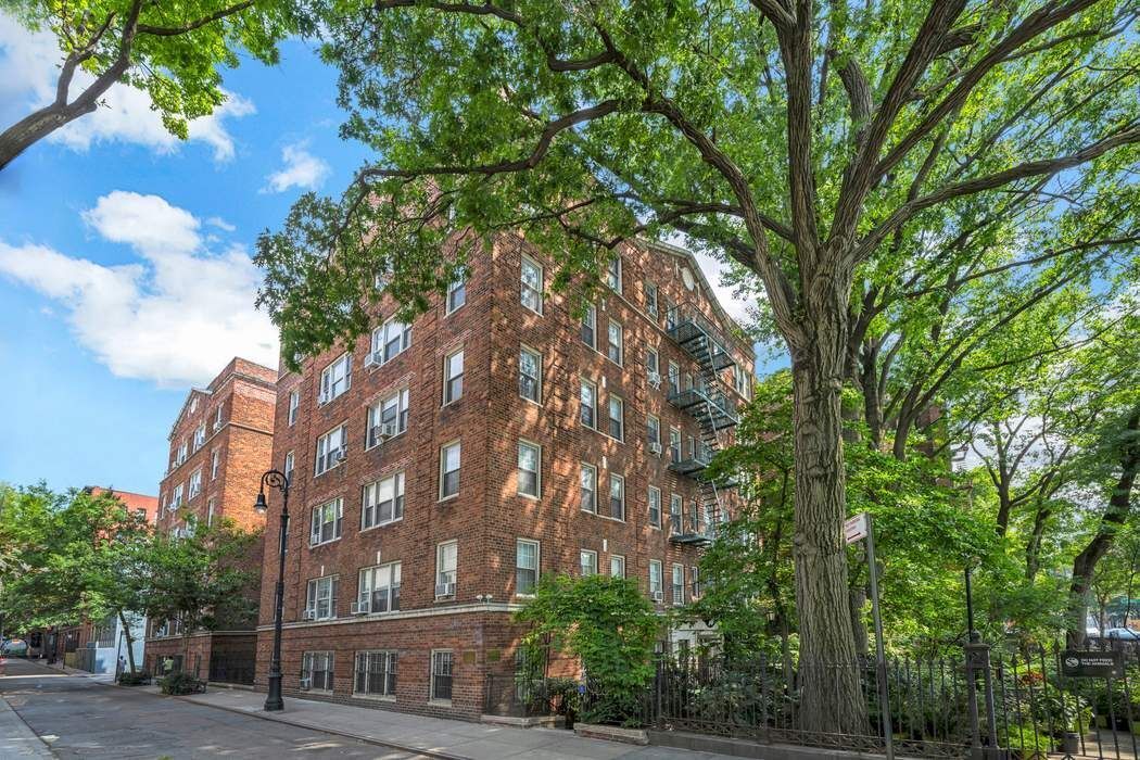 25 Minetta Lane 1JK Greenwich Village New York NY 10012