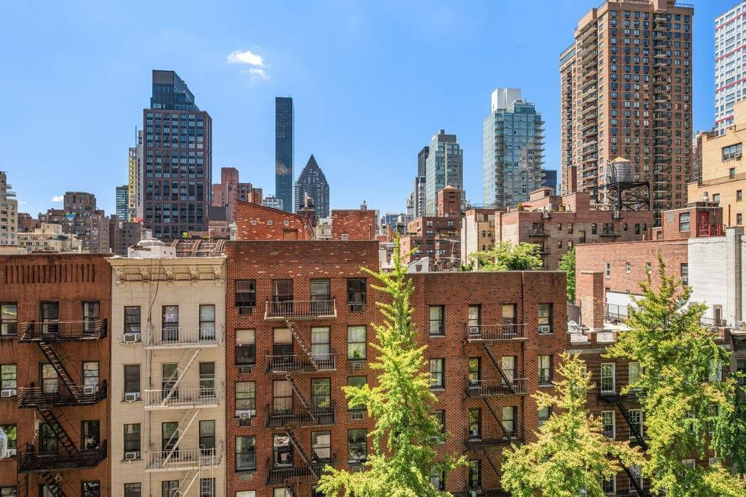 333 East 55th Street 8H Sutton Place New York NY 10022