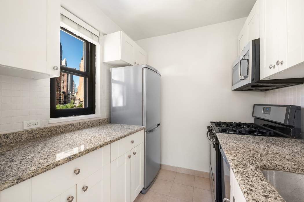333 East 55th Street 8H Sutton Place New York NY 10022