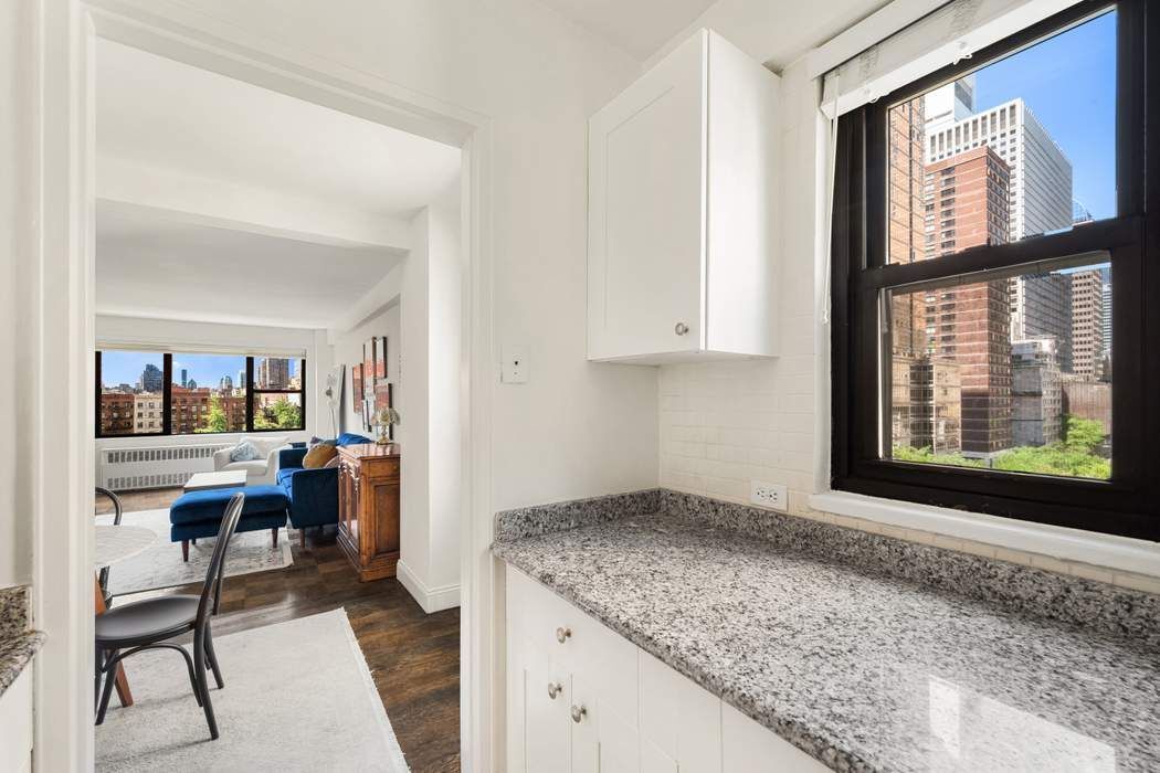 333 East 55th Street 8H Sutton Place New York NY 10022