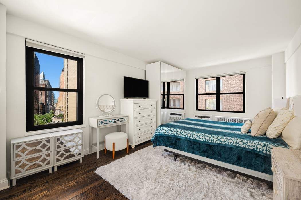 333 East 55th Street 8H Sutton Place New York NY 10022