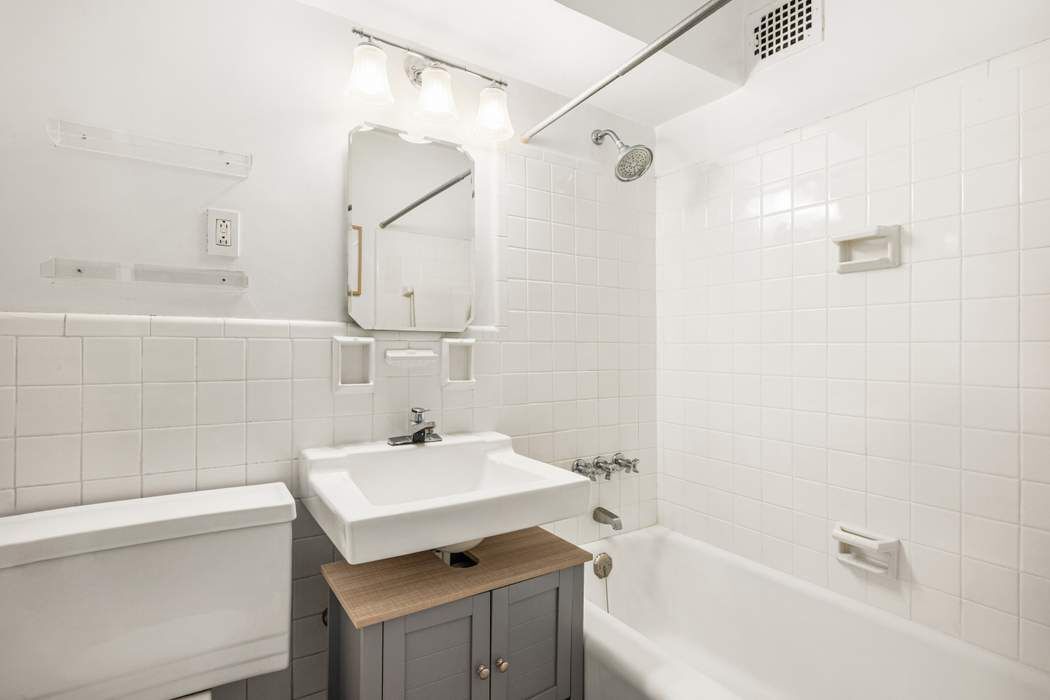 333 East 55th Street 8H Sutton Place New York NY 10022