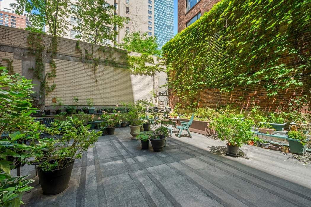 333 East 55th Street 8H Sutton Place New York NY 10022