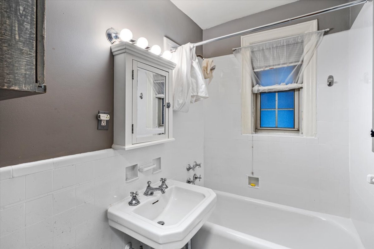 150 Burns Street 2G Forest Hills Queens NY 11375