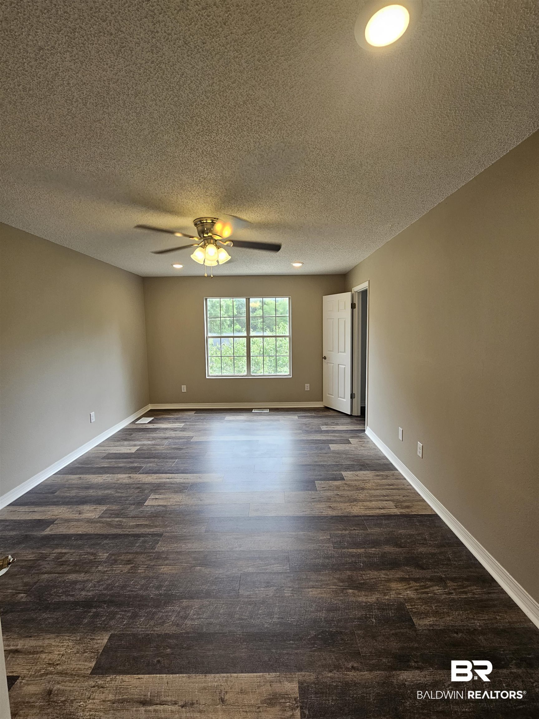 398137 | Photo 24