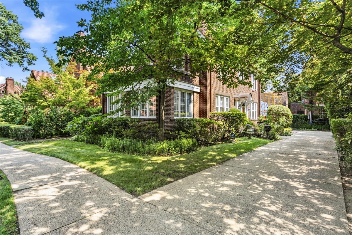 180 Greenway South TH Forest Hills Gardens Queens NY 11375