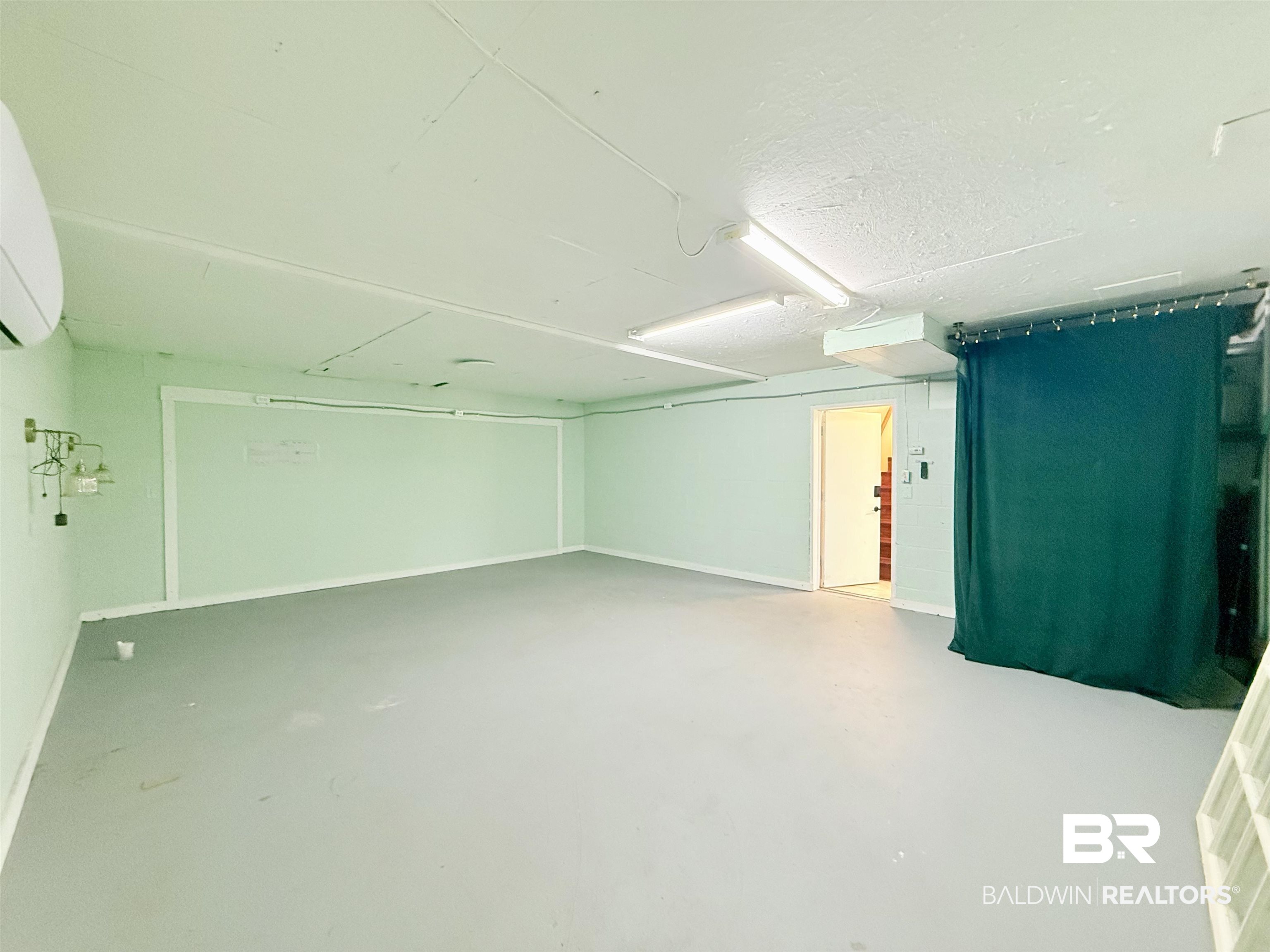 400165 | Photo 23