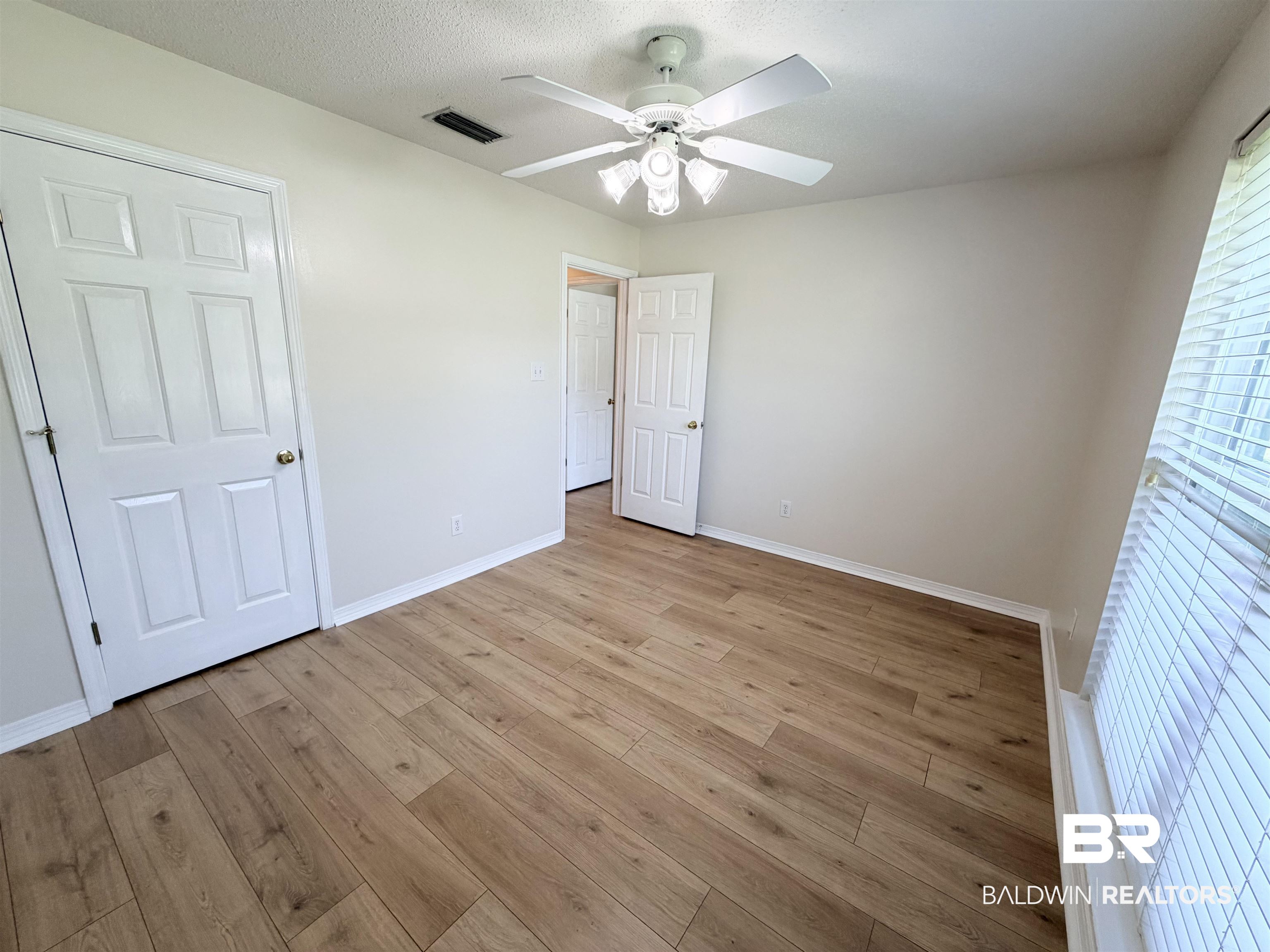 400243 | Photo 22