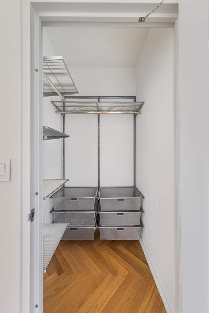 184 Kent Avenue D607 Williamsburg Brooklyn NY 11249
