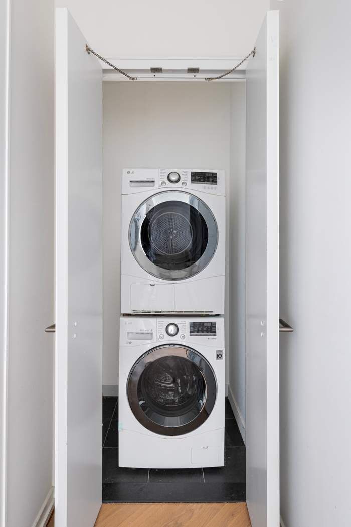184 Kent Avenue D607 Williamsburg Brooklyn NY 11249