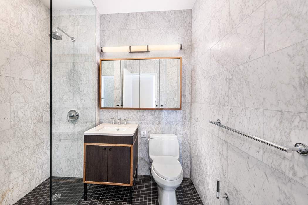 184 Kent Avenue D607 Williamsburg Brooklyn NY 11249