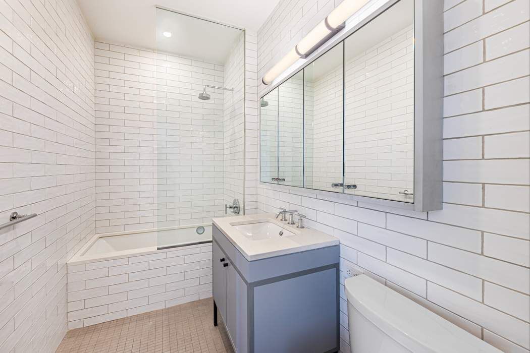 184 Kent Avenue D607 Williamsburg Brooklyn NY 11249