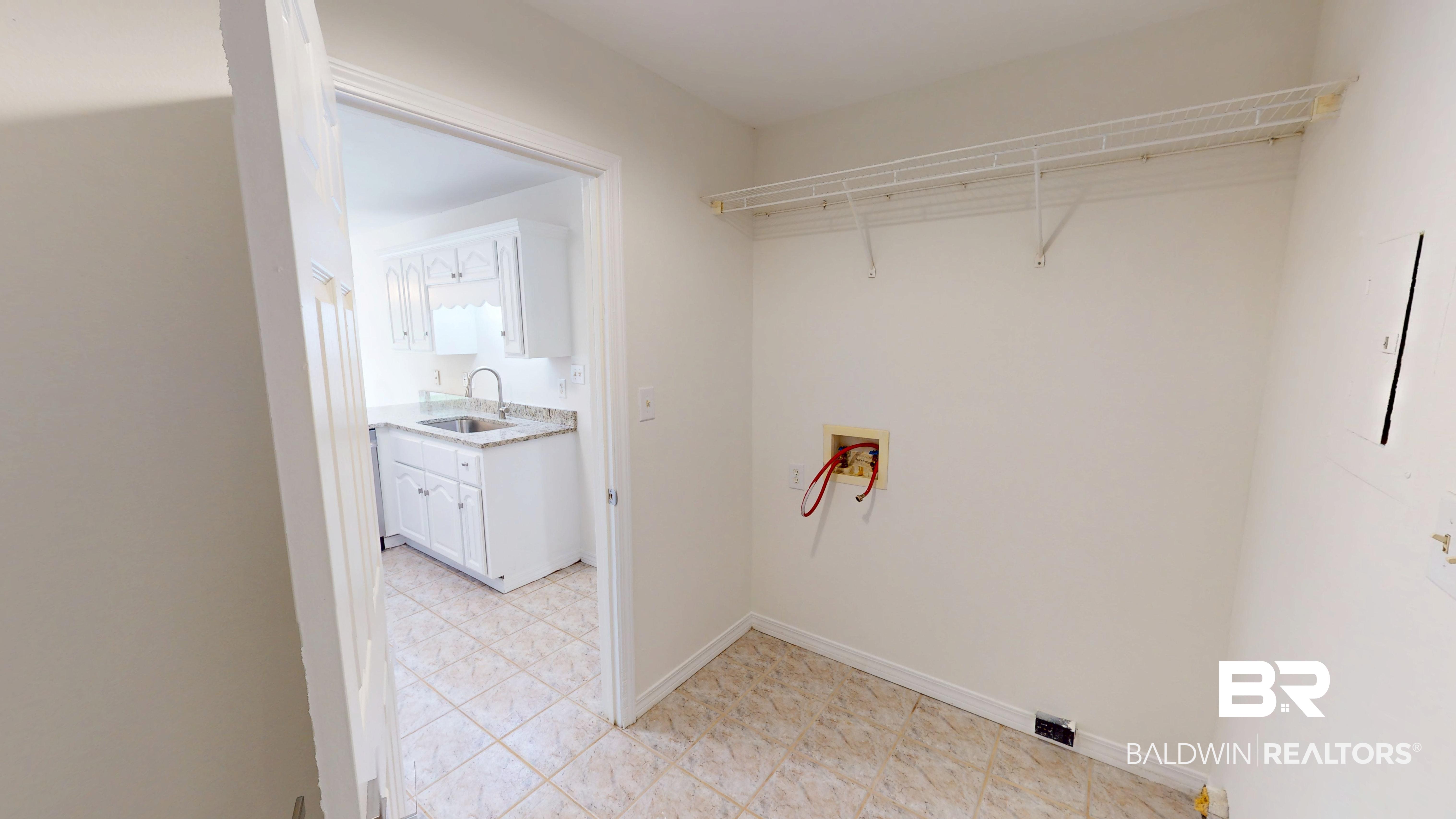 407180 | Photo 11