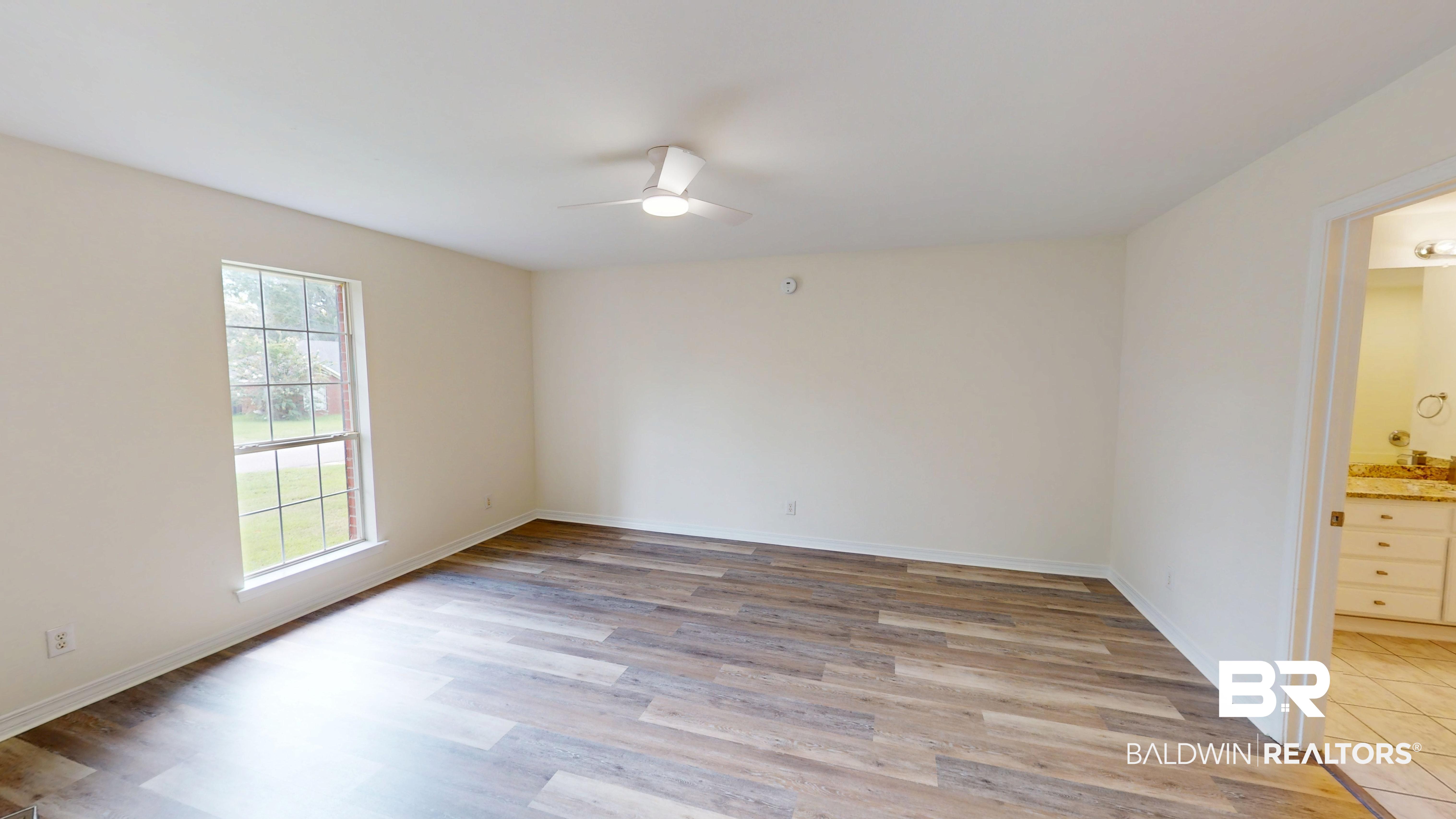 407180 | Photo 15