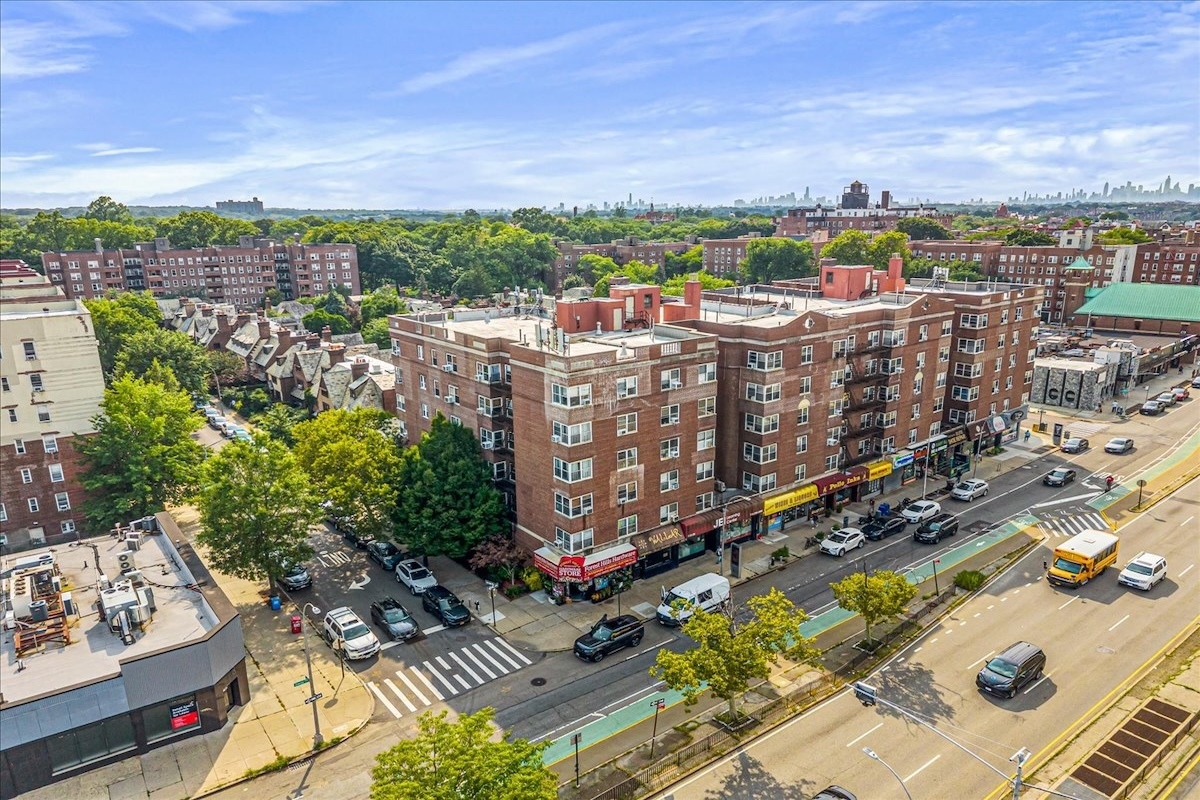 111-45 76th Avenue B62 Forest Hills Queens NY 11375