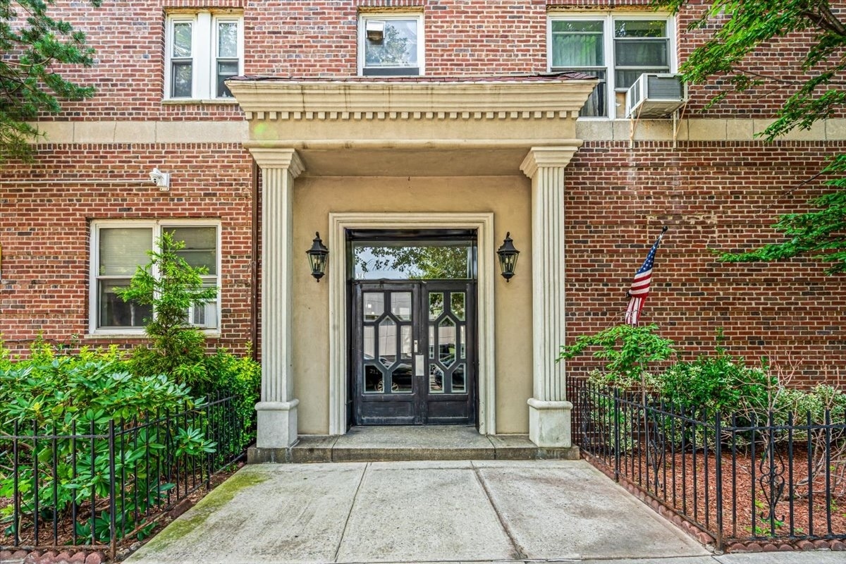 111-45 76th Avenue B62 Forest Hills Queens NY 11375