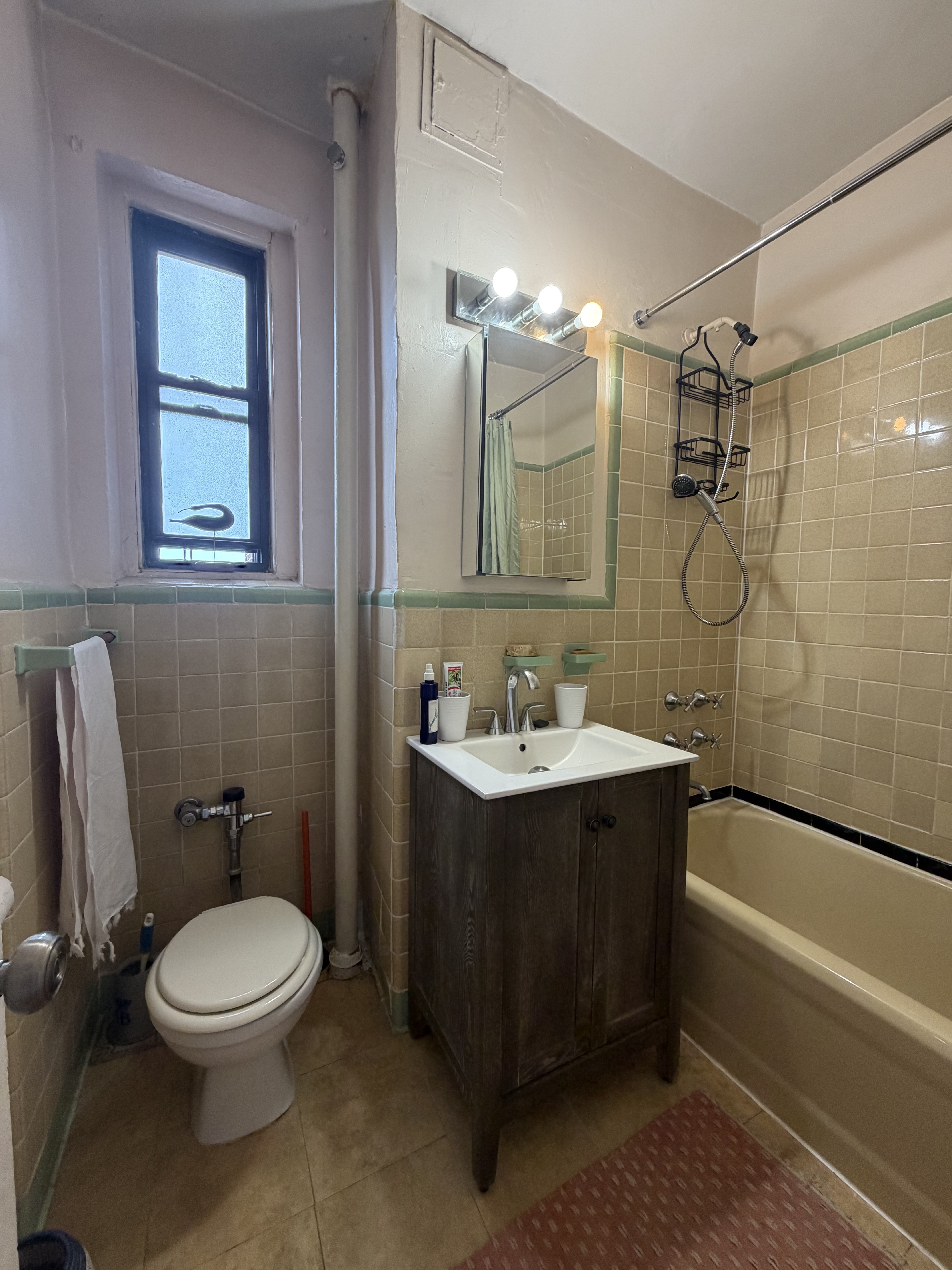 35-45 81st Street F3 Jackson Heights Queens NY 11372