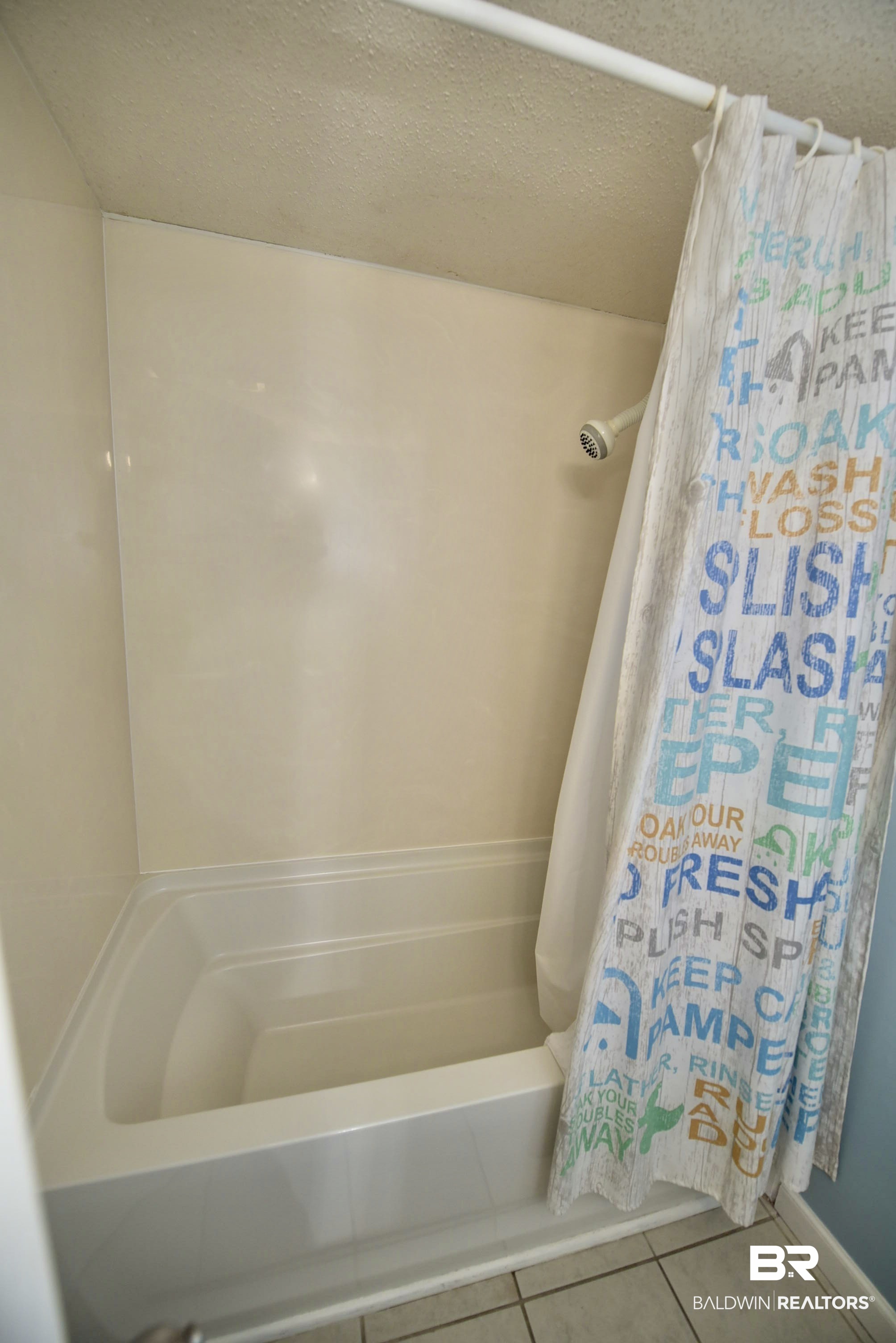 407470 | Photo 18