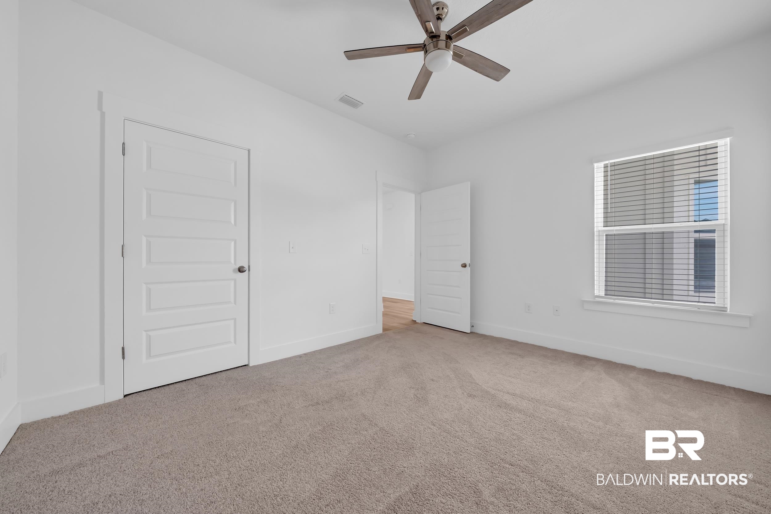 409228 | Photo 24