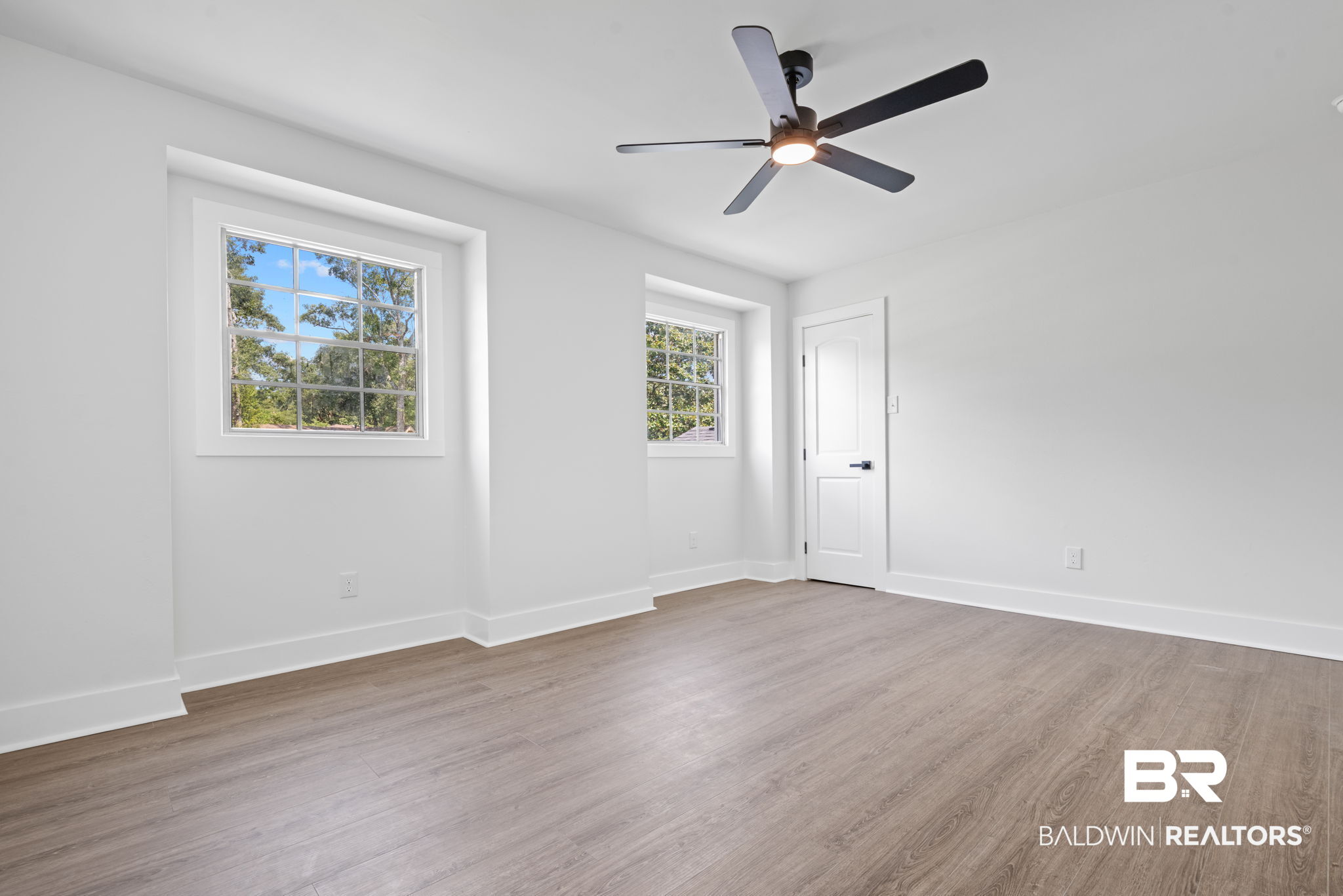 407431 | Photo 21