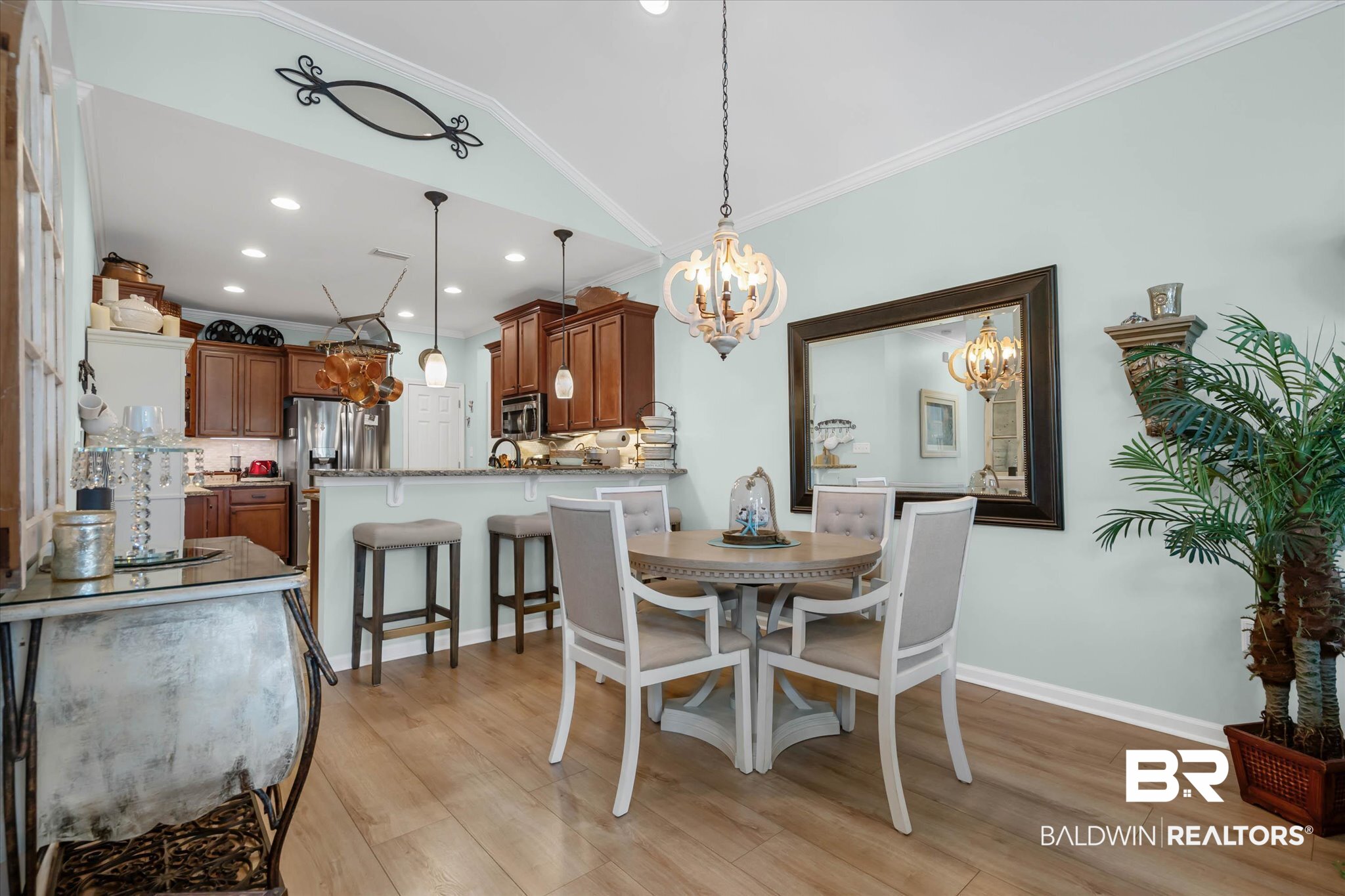 402 Holmes Avenue #UNIT 402 — photo 5