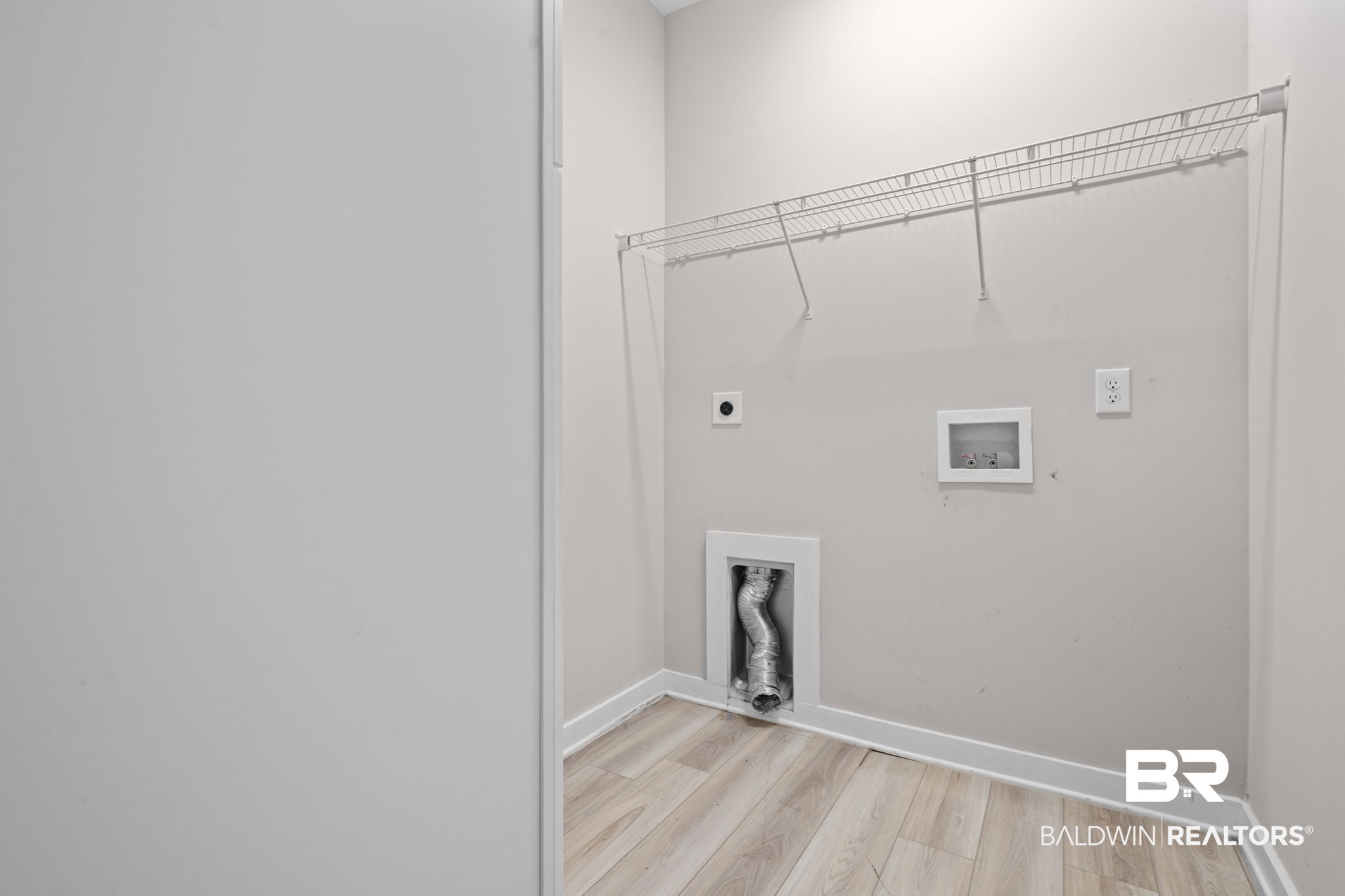 409150 | Photo 28