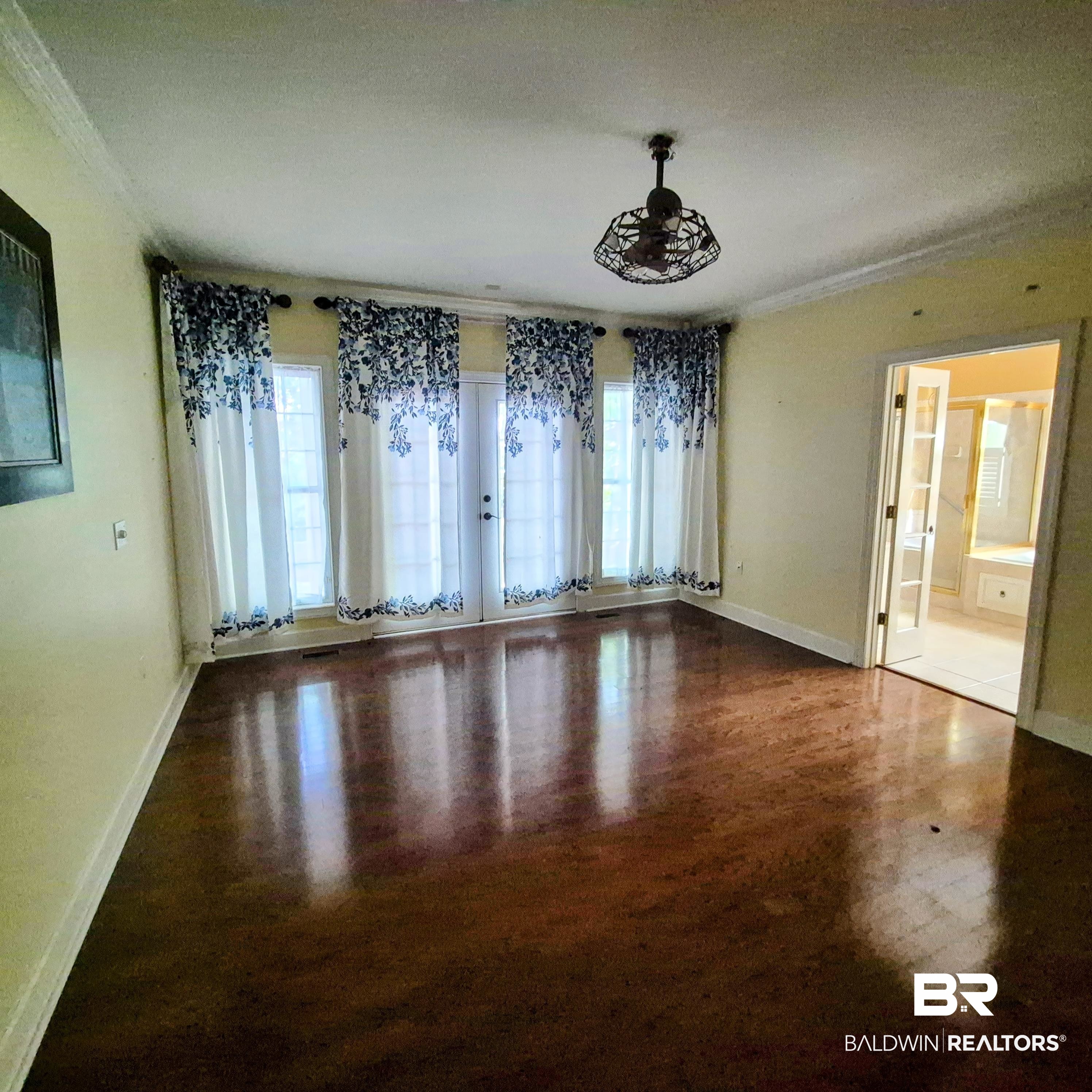 409301 | Photo 22