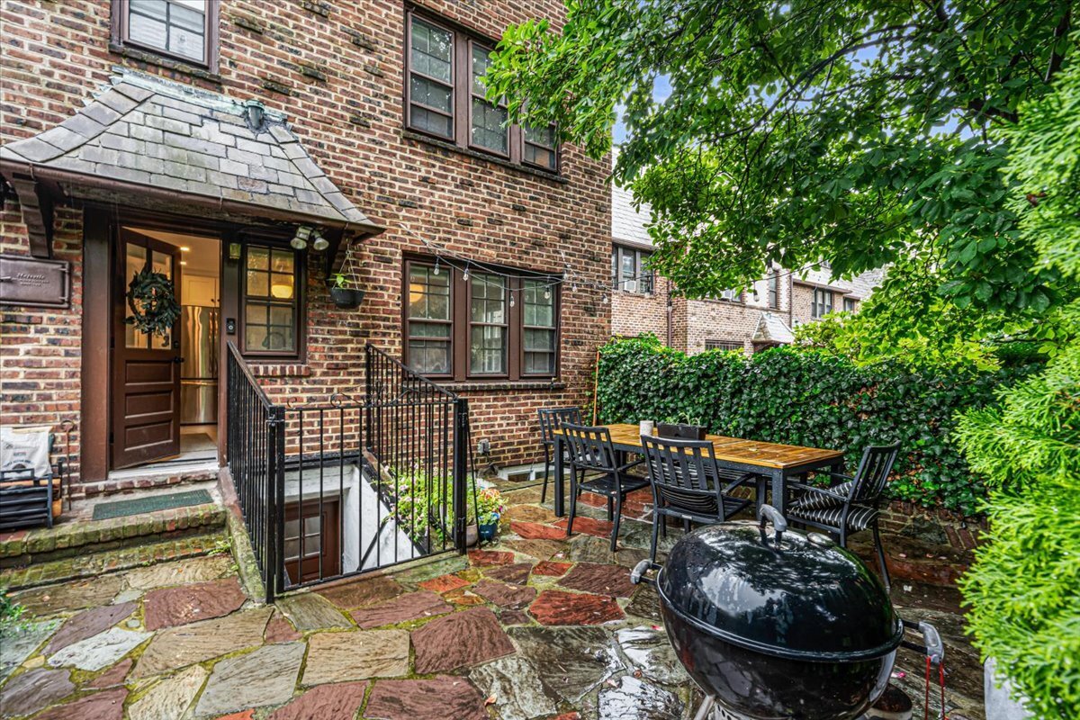 111-15 76th Avenue Forest Hills Queens NY 11375