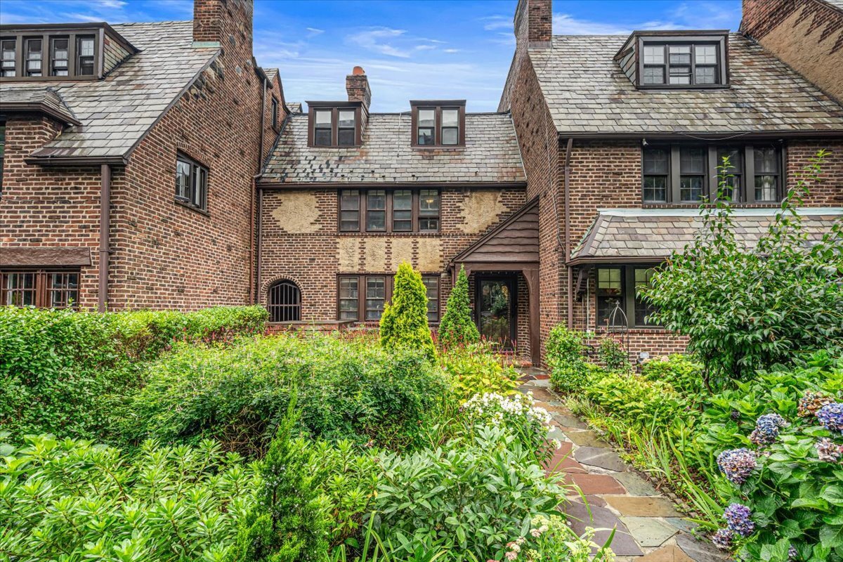 111-15 76th Avenue Forest Hills Queens NY 11375