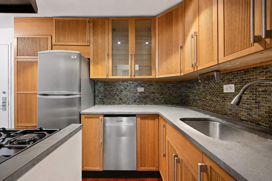425 East 63rd Street W7A Upper East Side New York NY 10065
