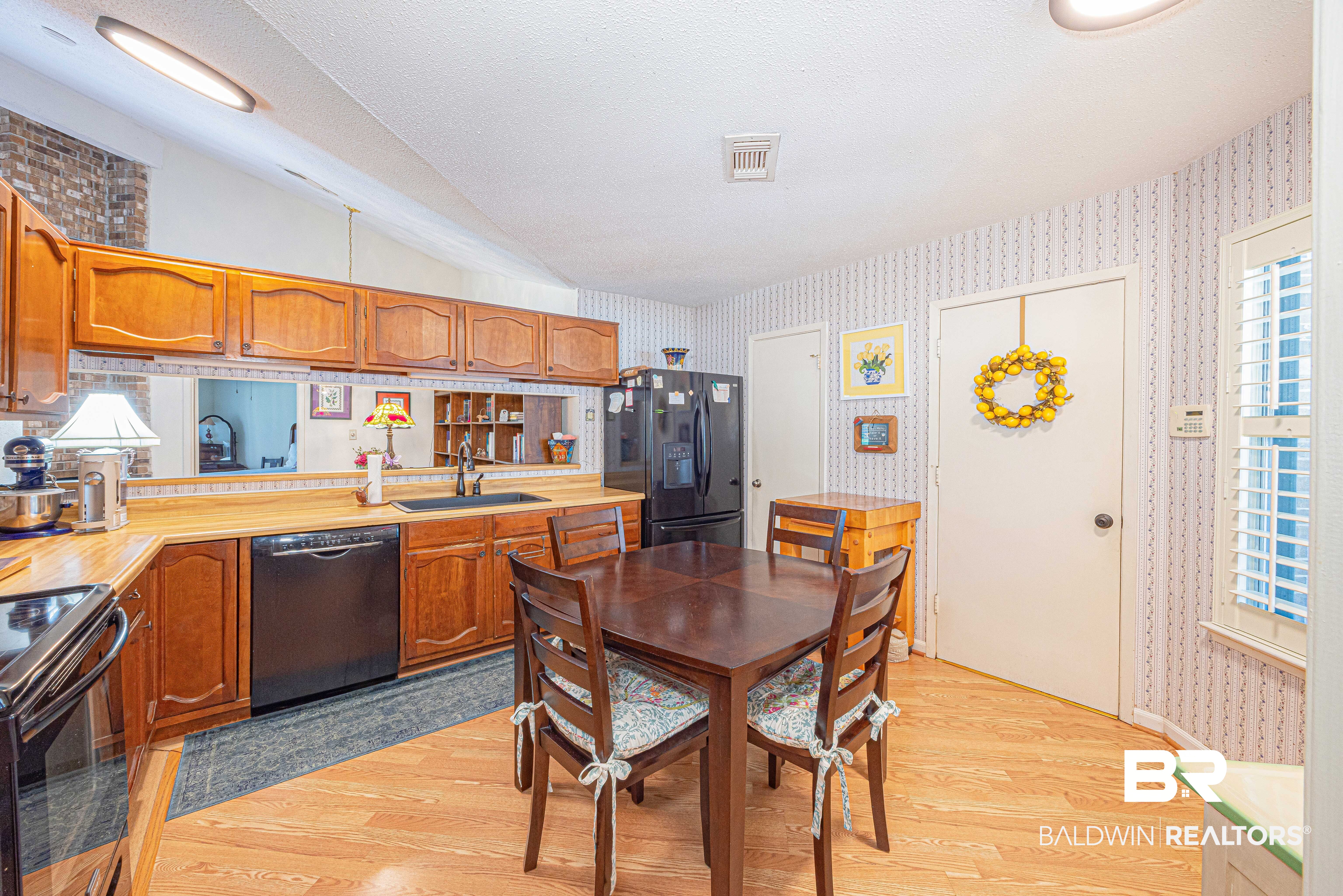 409705 | Photo 21