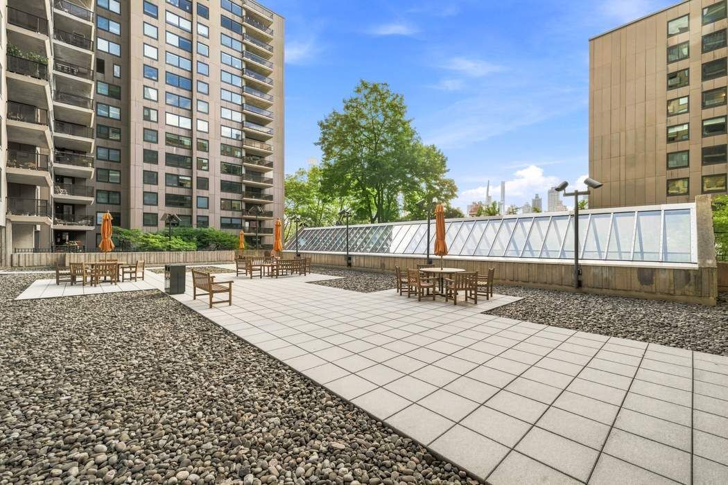 531 Main Street Roosevelt Island New York NY 10044