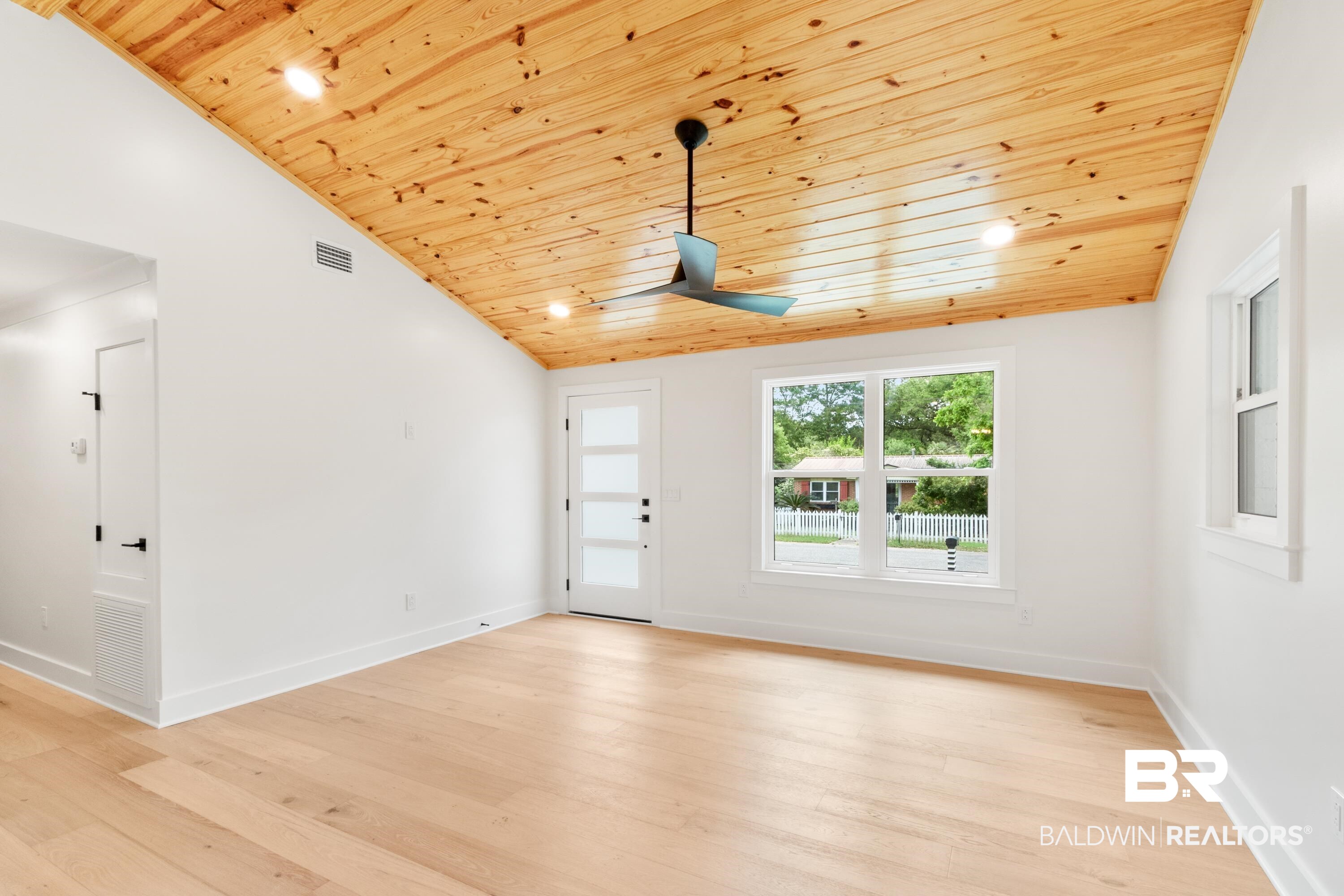 Photo 4 of Single family home for sale at 502 Horton Ln, Fairhope, AL 36532 | MLS# 409807 | Listing updated on 2026-09-02