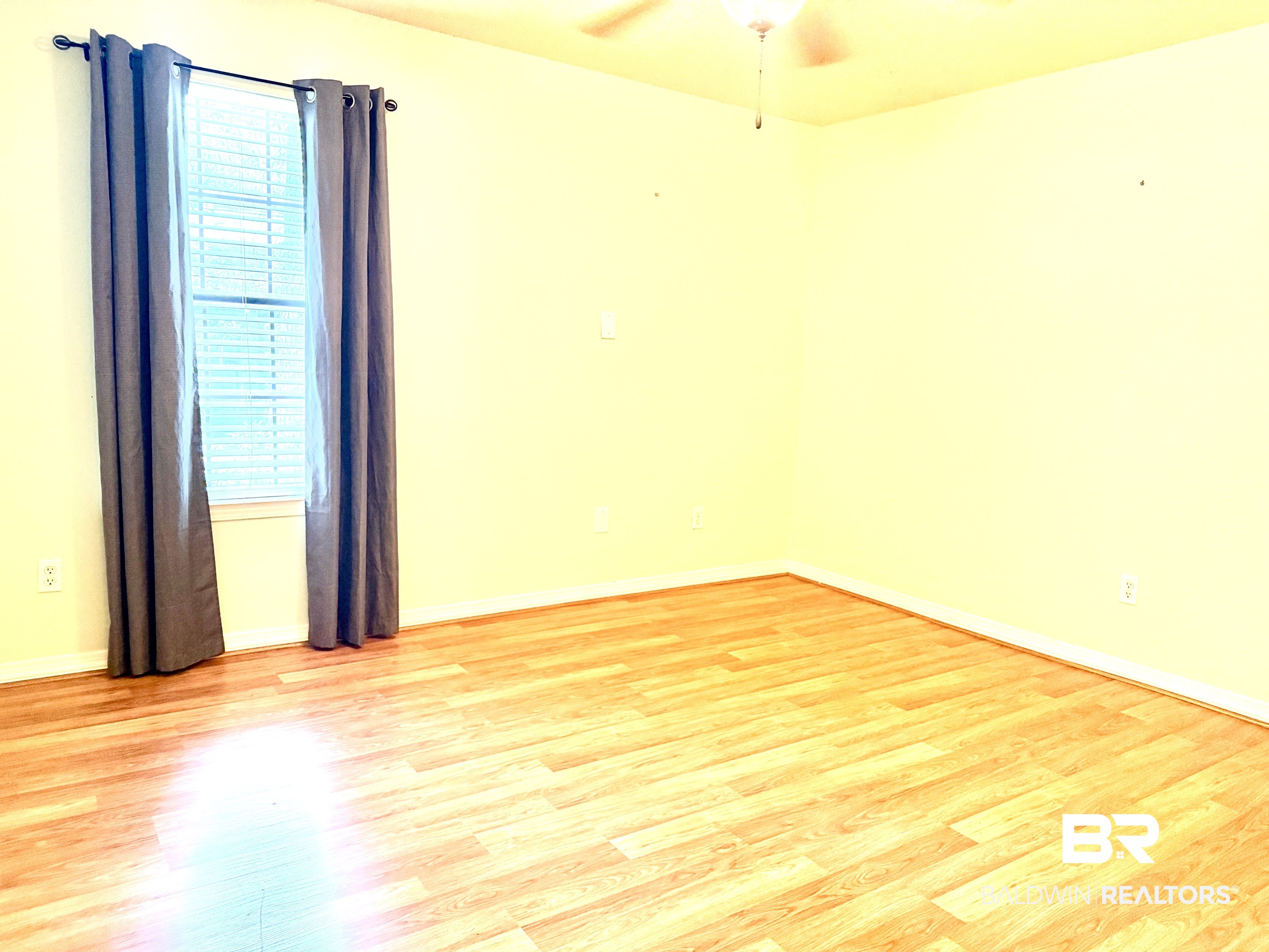 409912 | Photo 25