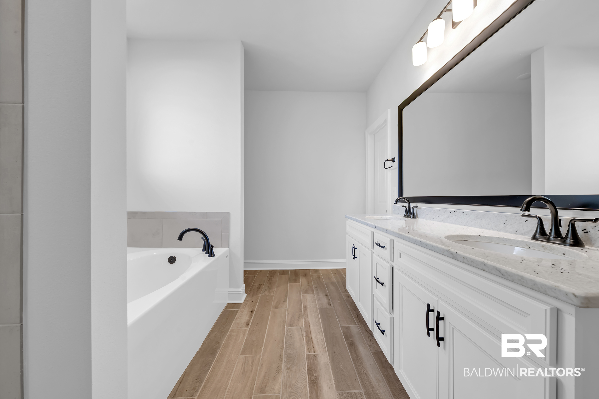 407197 | Photo 27
