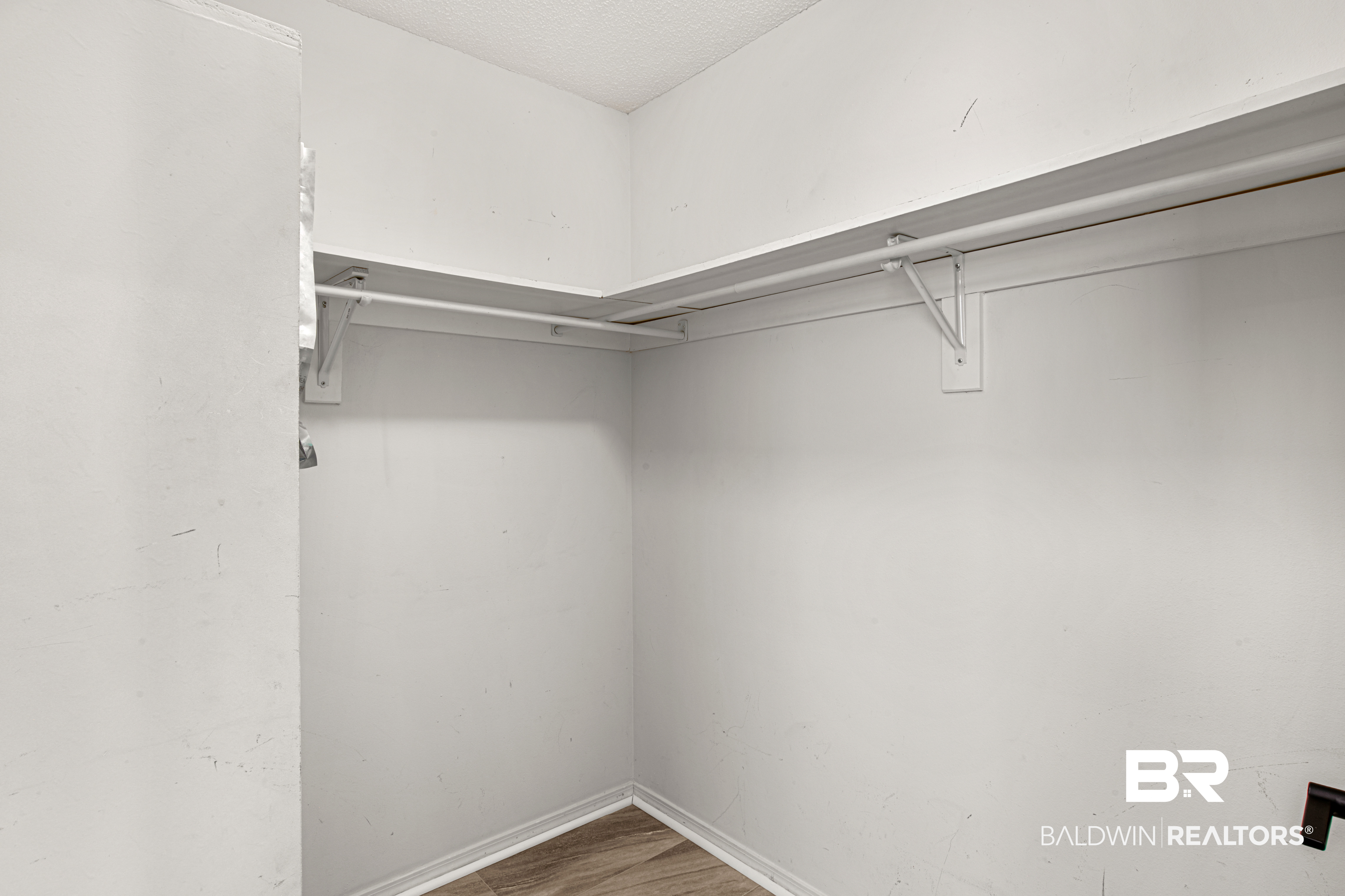 410131 | Photo 24