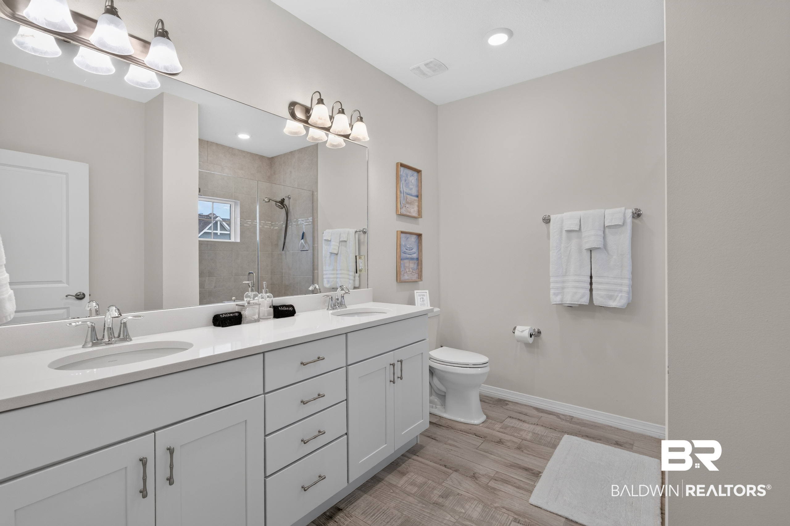 410233 | Photo 30