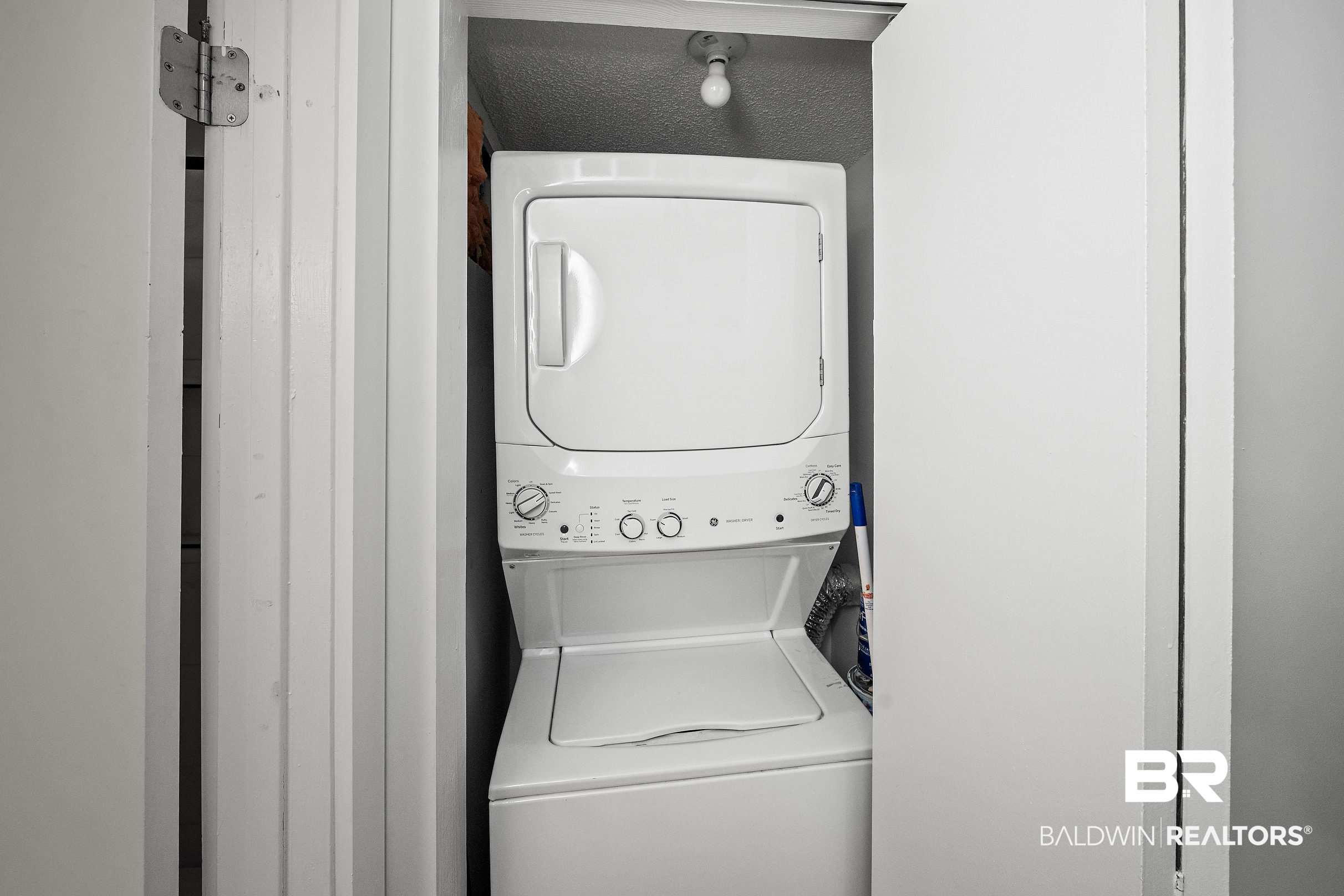 410211 | Photo 12