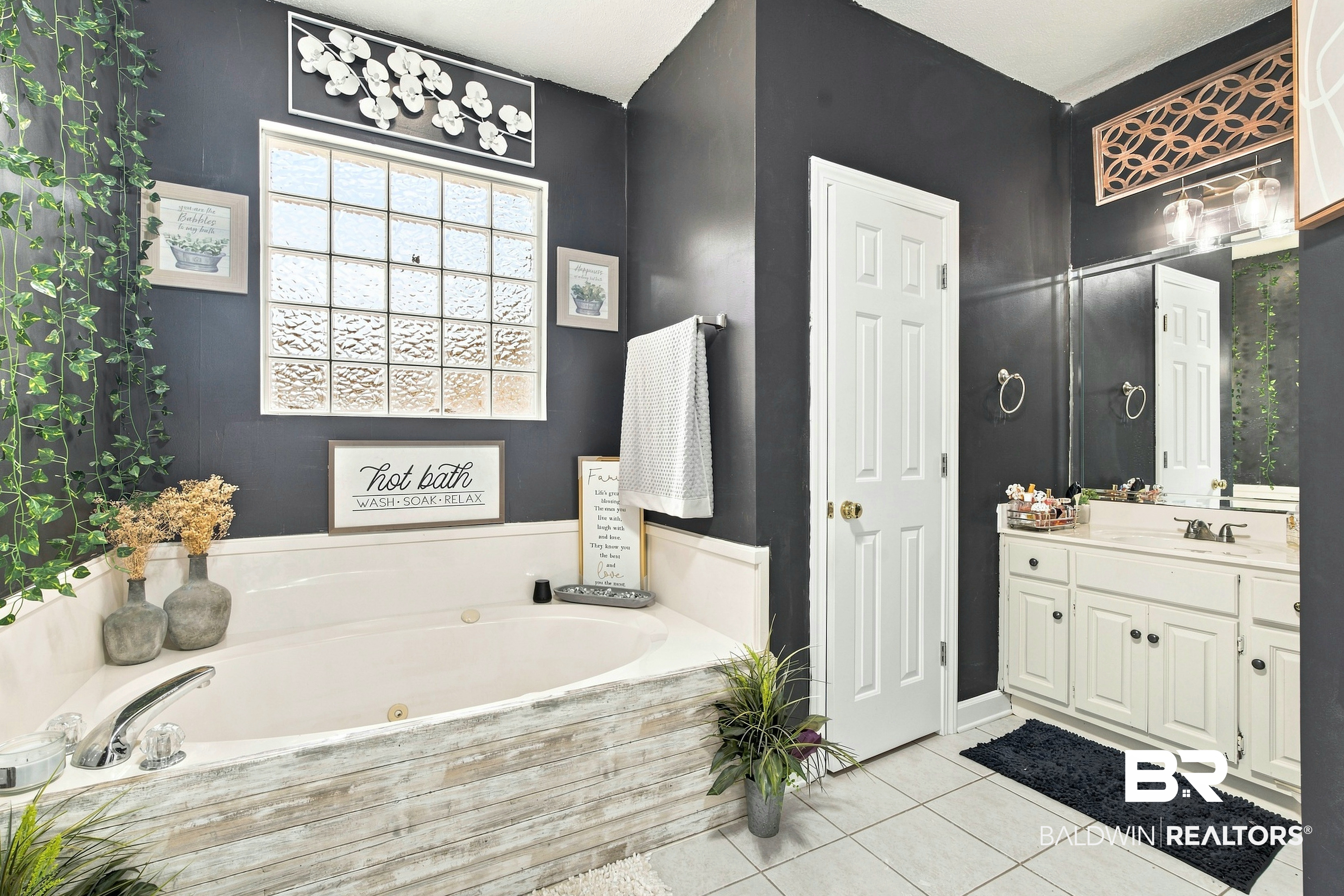 410311 | Photo 22