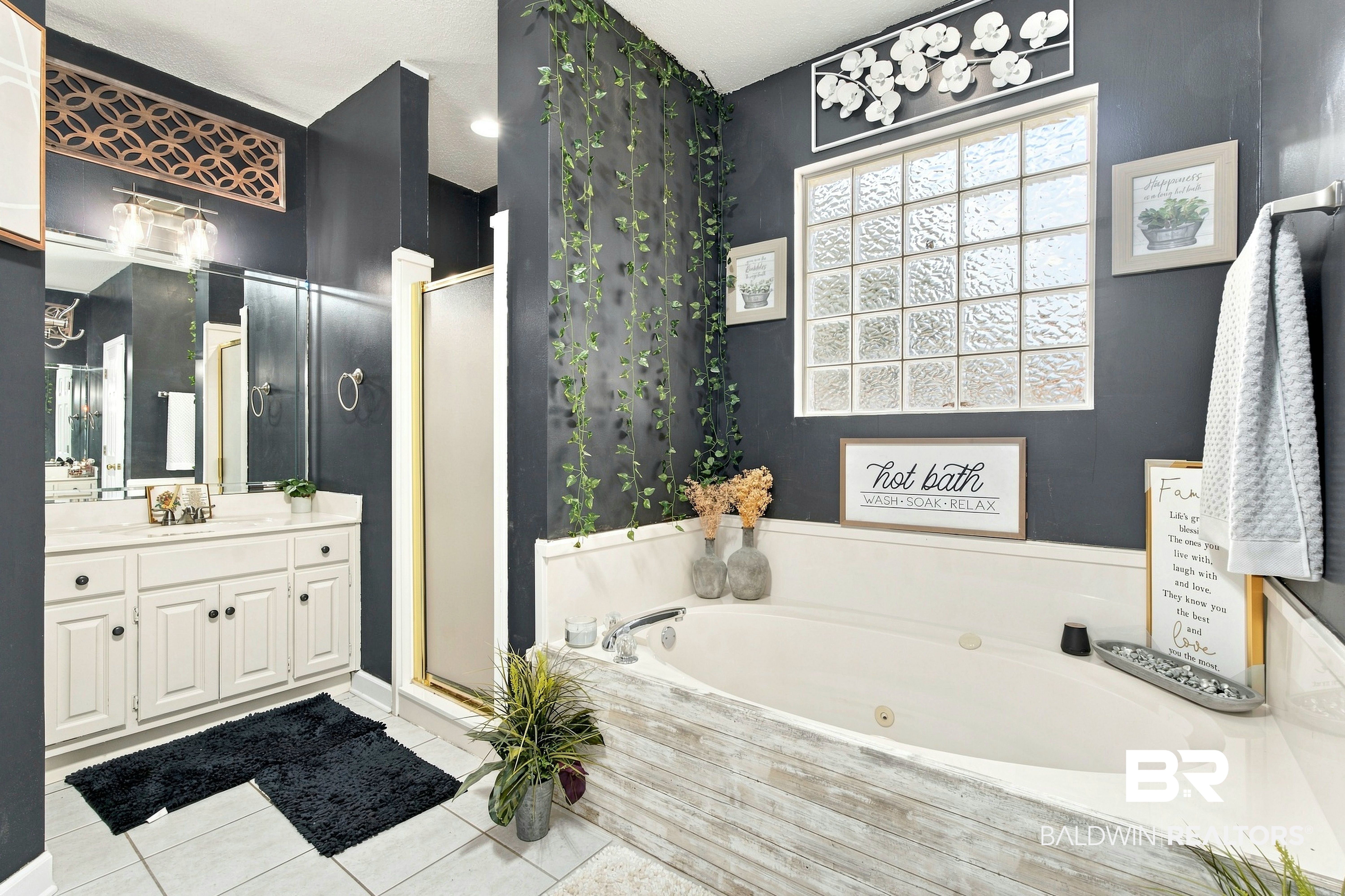 410311 | Photo 23