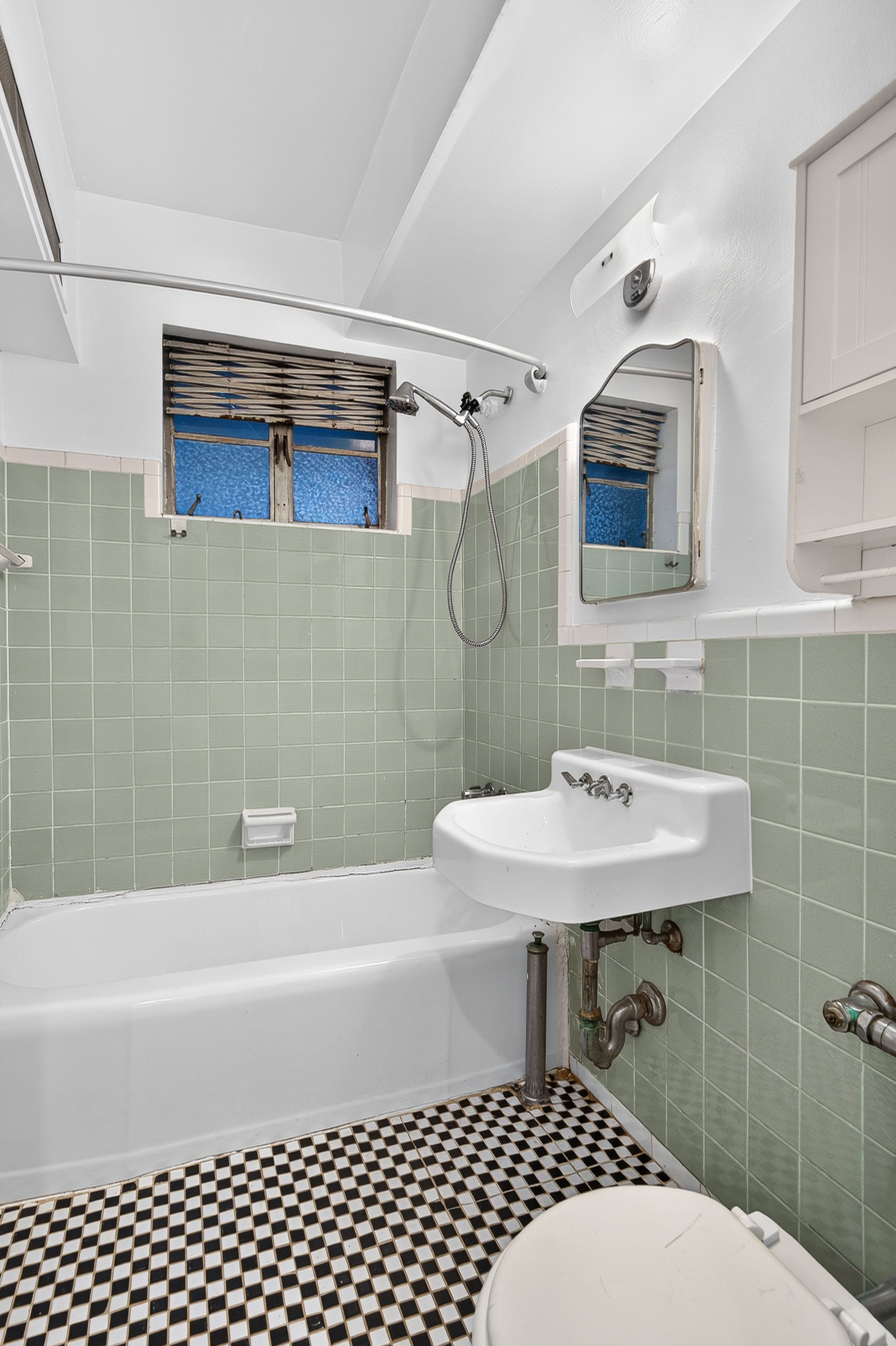 759 East 10th Street 1B Ocean Parkway Brooklyn NY 11230