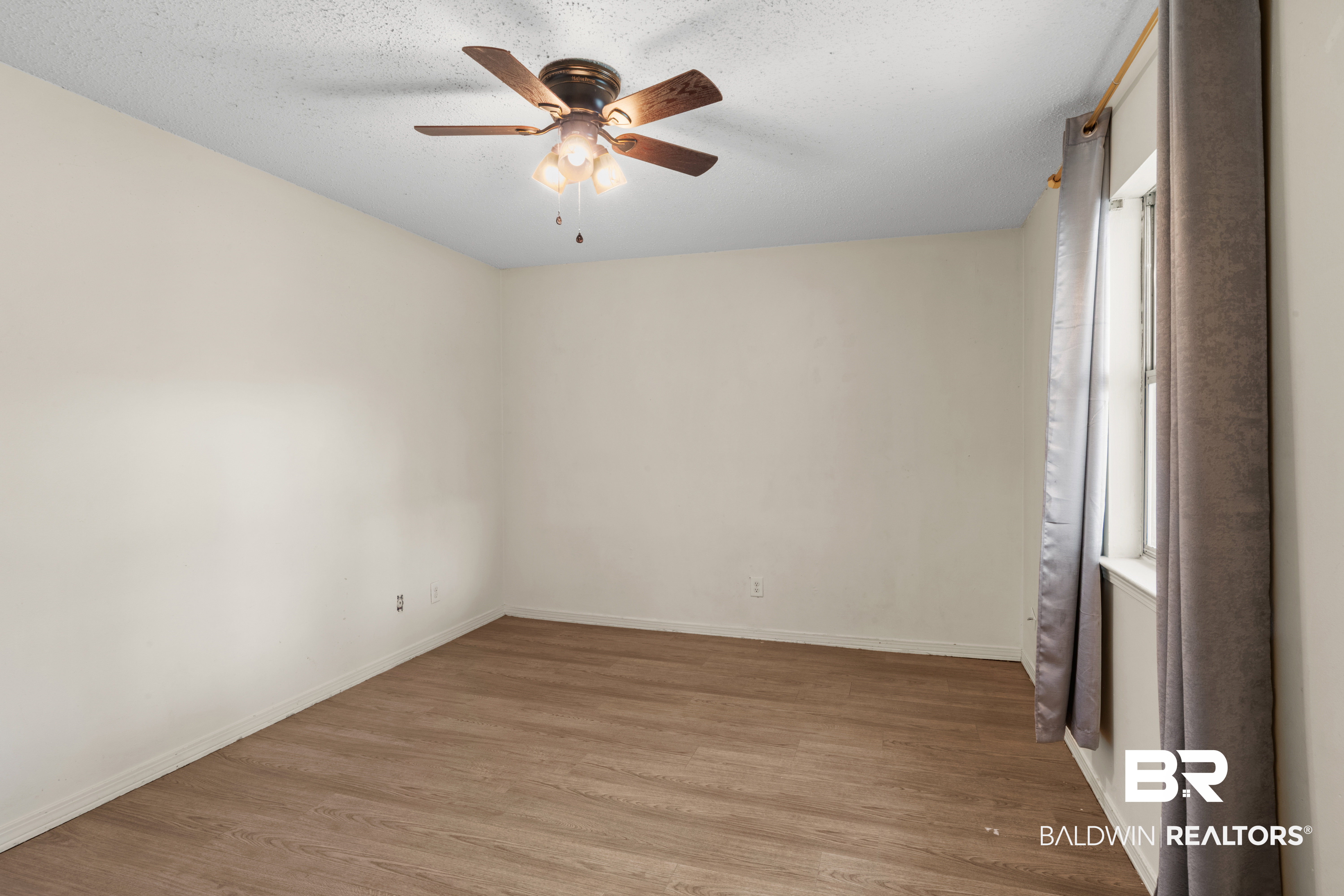 410401 | Photo 22
