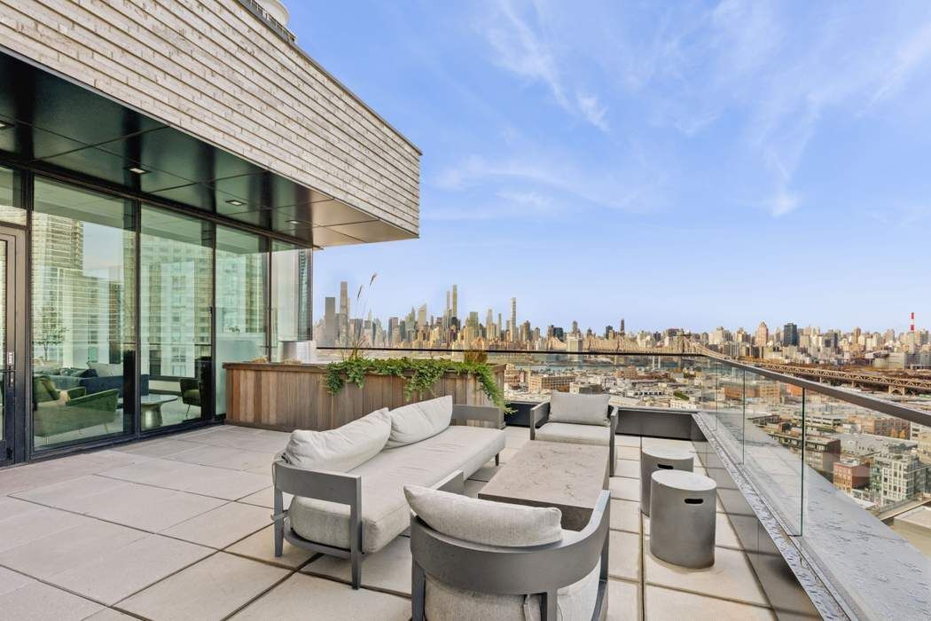 45-30 Pearson Street 17C Court Square Queens NY 11101