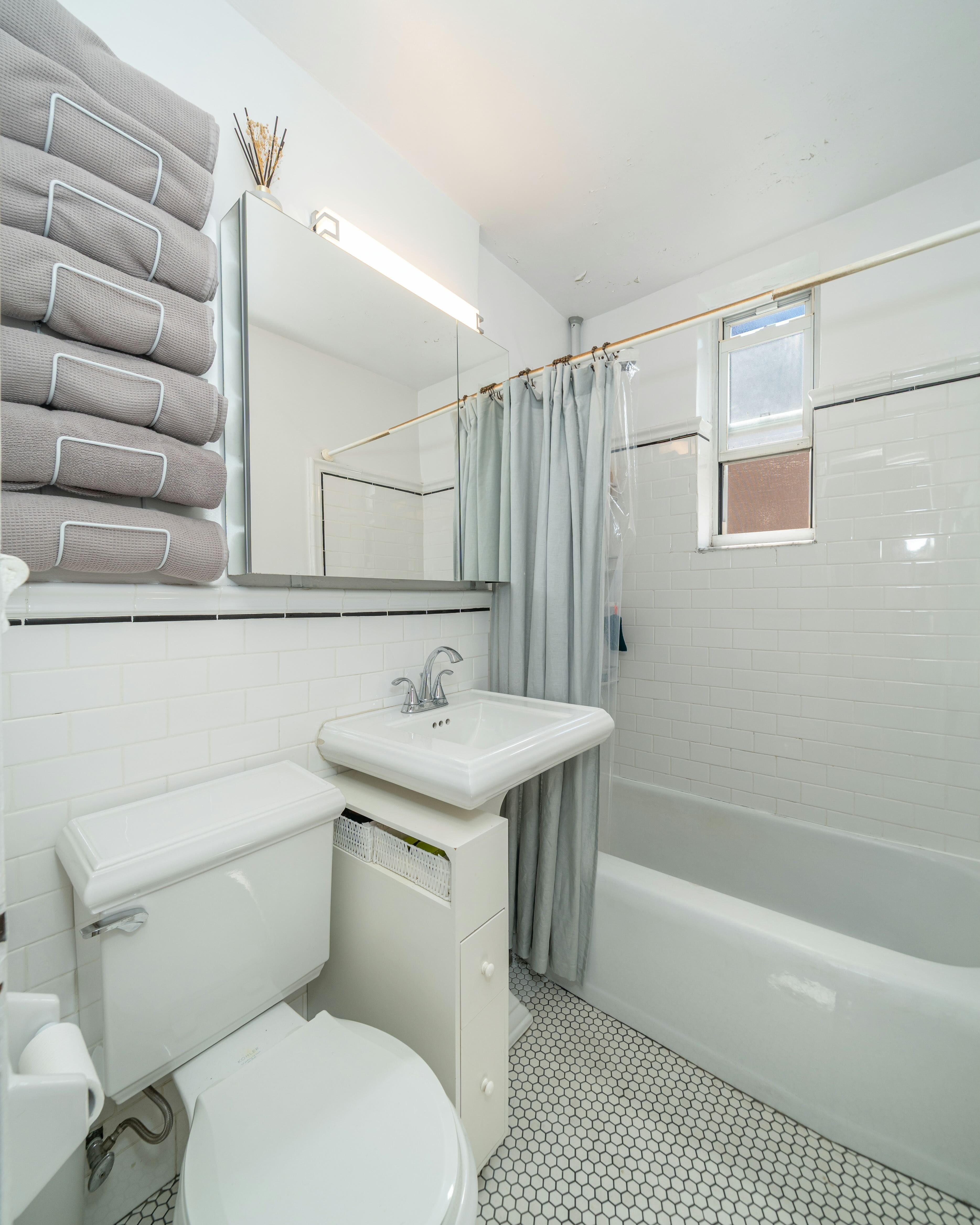 31-85 Crescent Street 215 Astoria Queens NY 11106