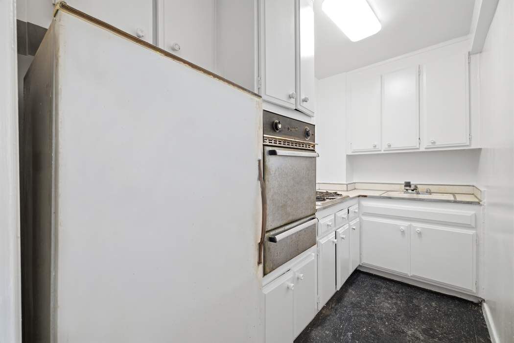360 West 22nd Street 11H Chelsea New York NY 10011
