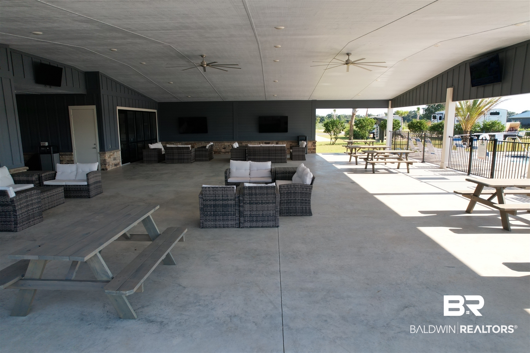 410571 | Photo 2